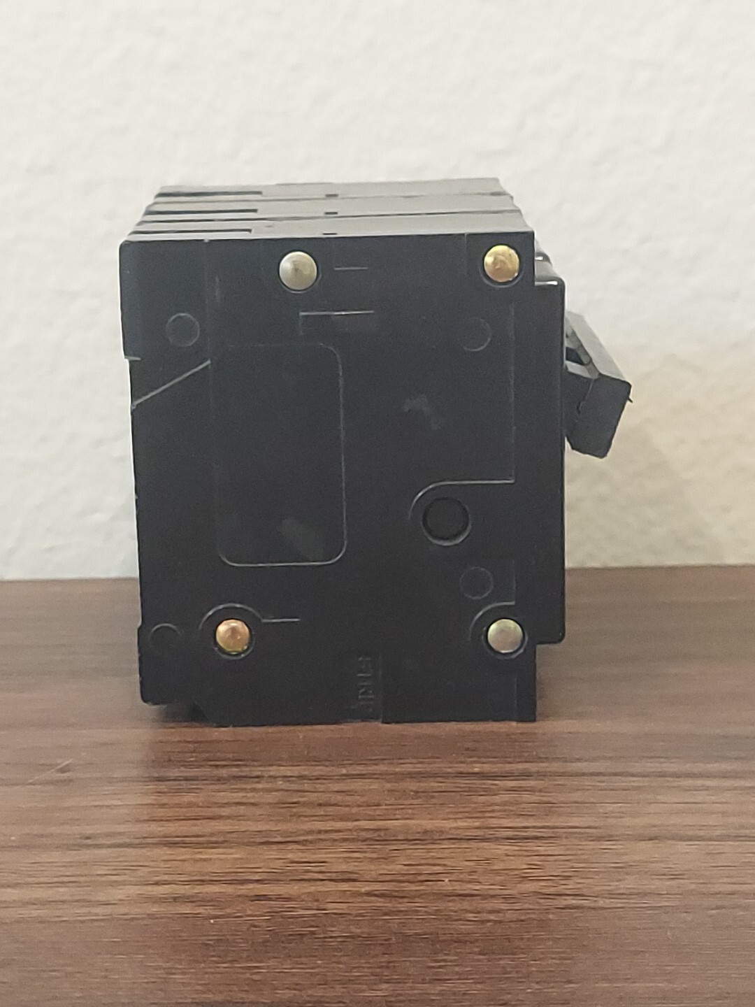 Cutler-Hammer HQP3010H 3 pole 10 amp PLUG IN/ON Circuit Breaker (eaton)