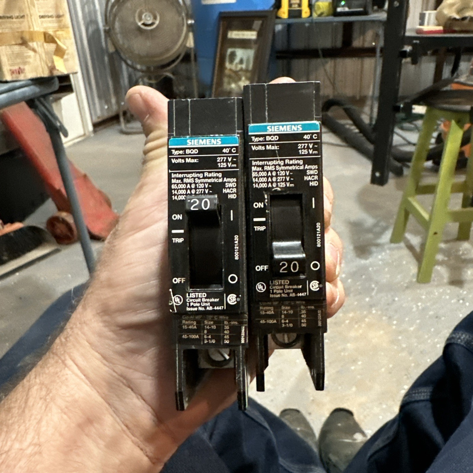 2 SIEMENS BQD120 Circuit Breakers Single Pole 20 Amp