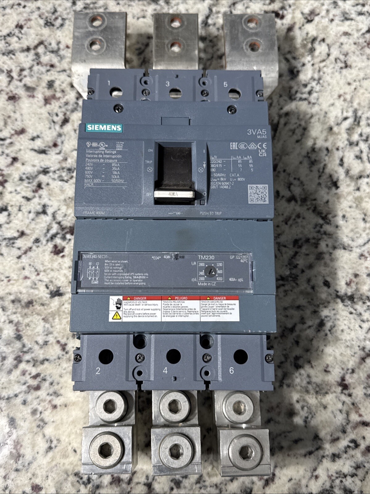 3VA5340-5EC31-0AA0 SIEMENS 3 POLE 400A 600 VOLT CIRCUIT BREAKER