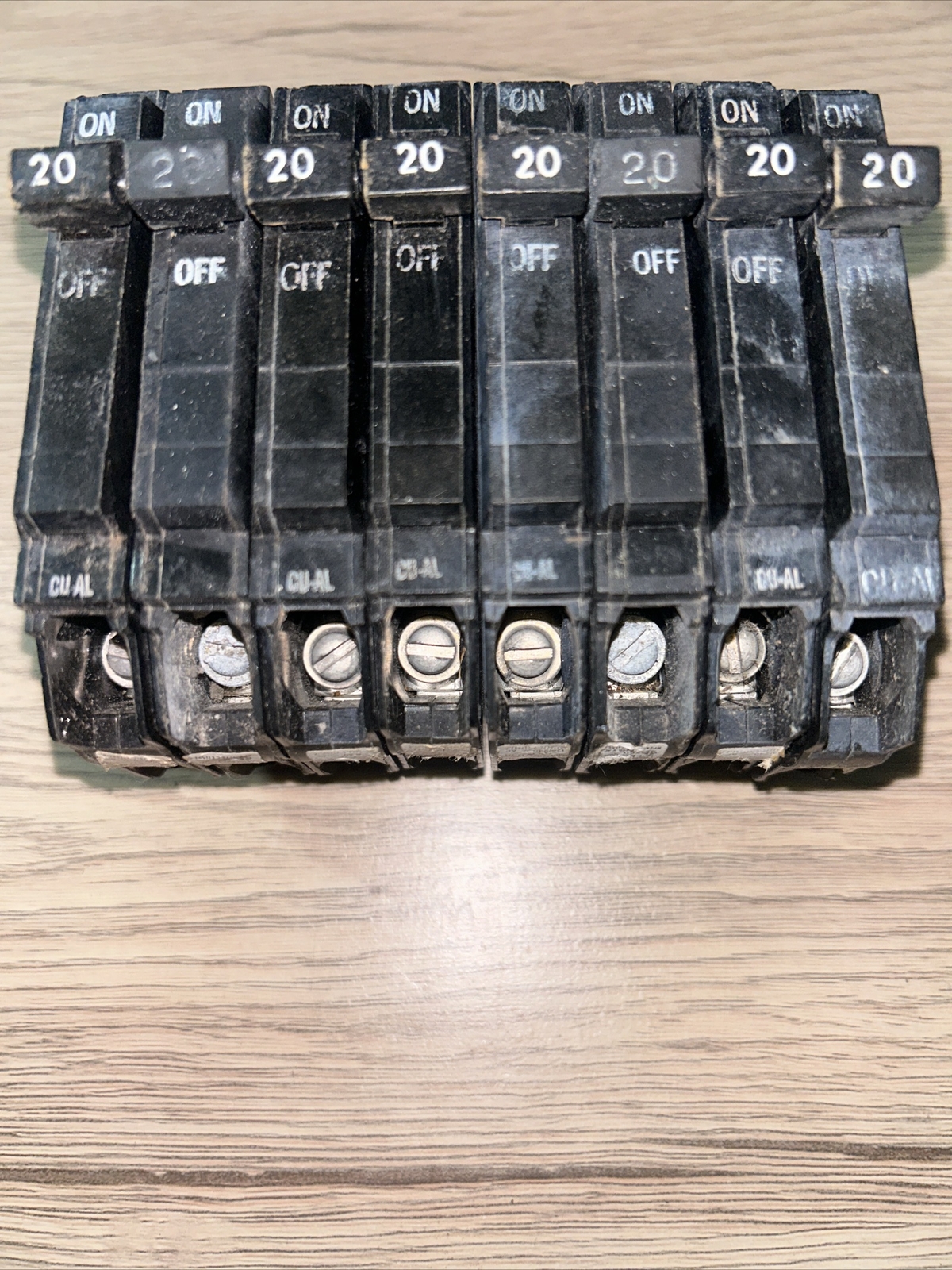 Lot Of 8 General Electric TQP120 20A Circuit Breaker 120v 1 Pole