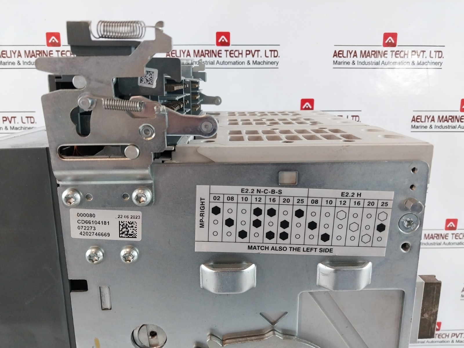 ABB E2.2N Air Circuit Breaker 1000A IEC 60947-2 24V DC 50-60Hz 12kV