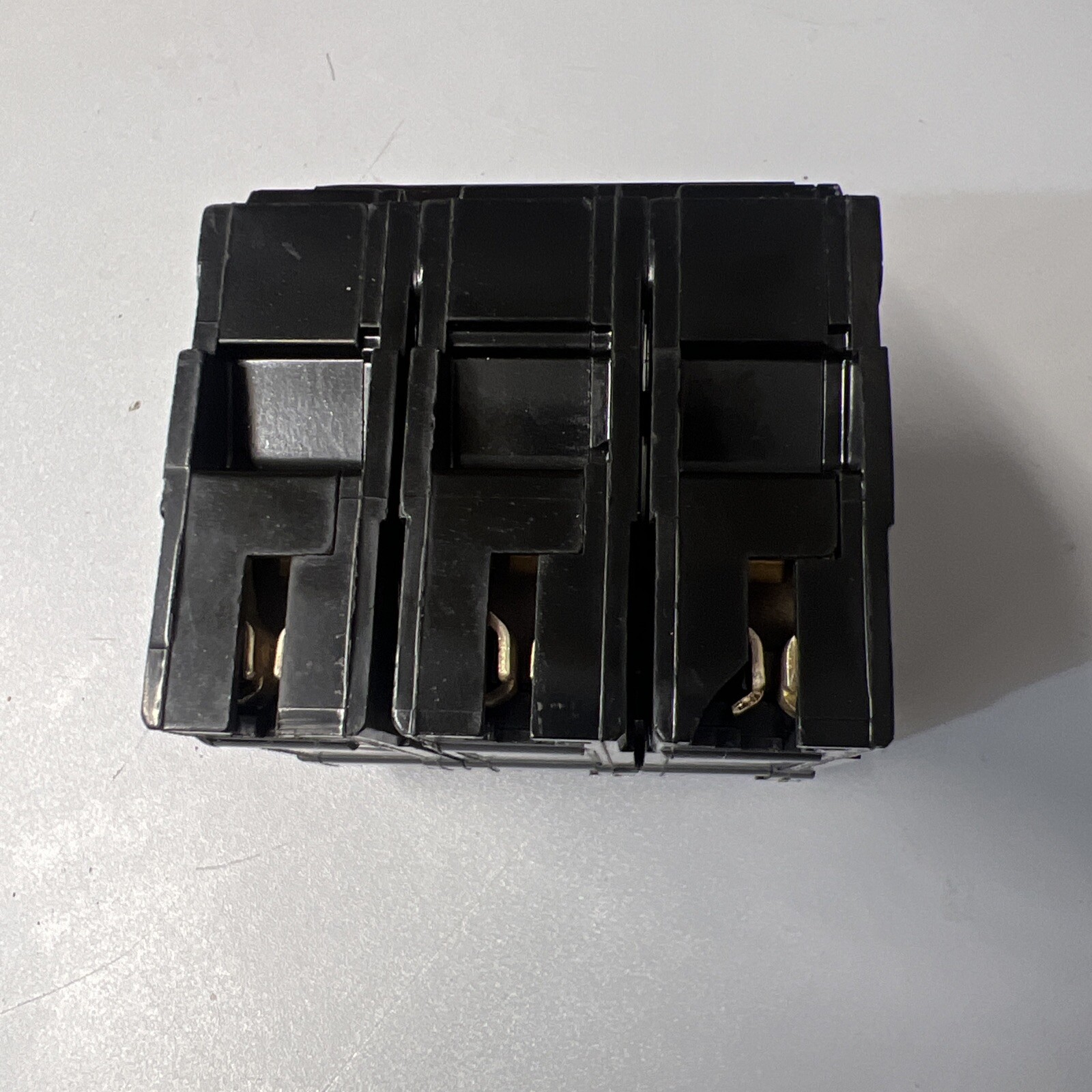 General Electric THQL32030 3 Pole Circuit Breaker 30A 3P Chipped W#