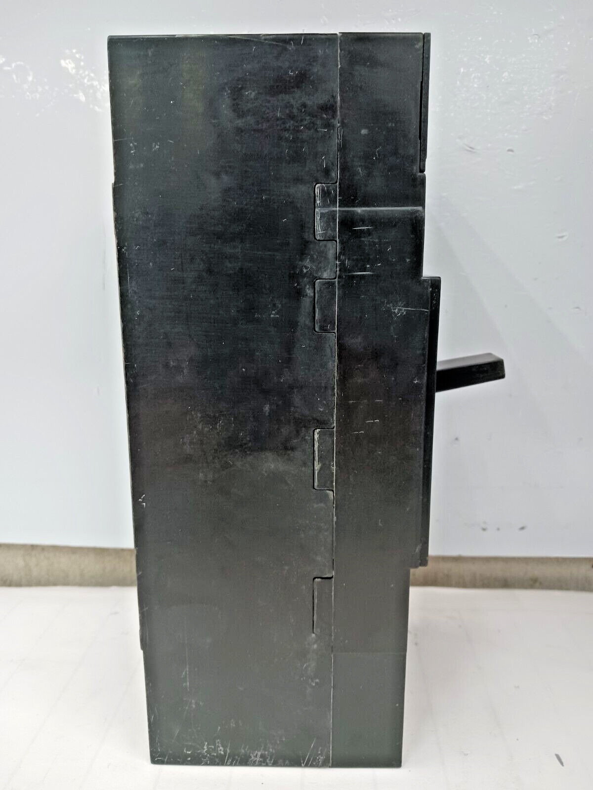 GE 125 AMP CIRCUIT BREAKER 3 POLE 600 VAC TFL236125WL