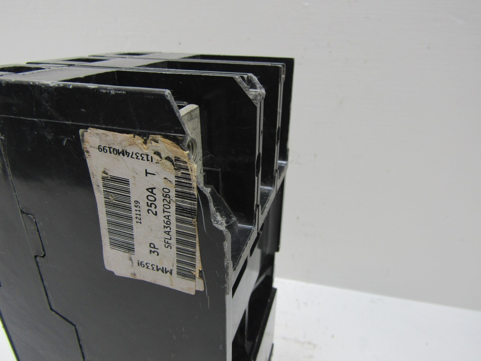 GE SFLA36AT0250 250 Amp 600V 3-Pole Spectra RMS Circuit Breaker No Plug Chipped