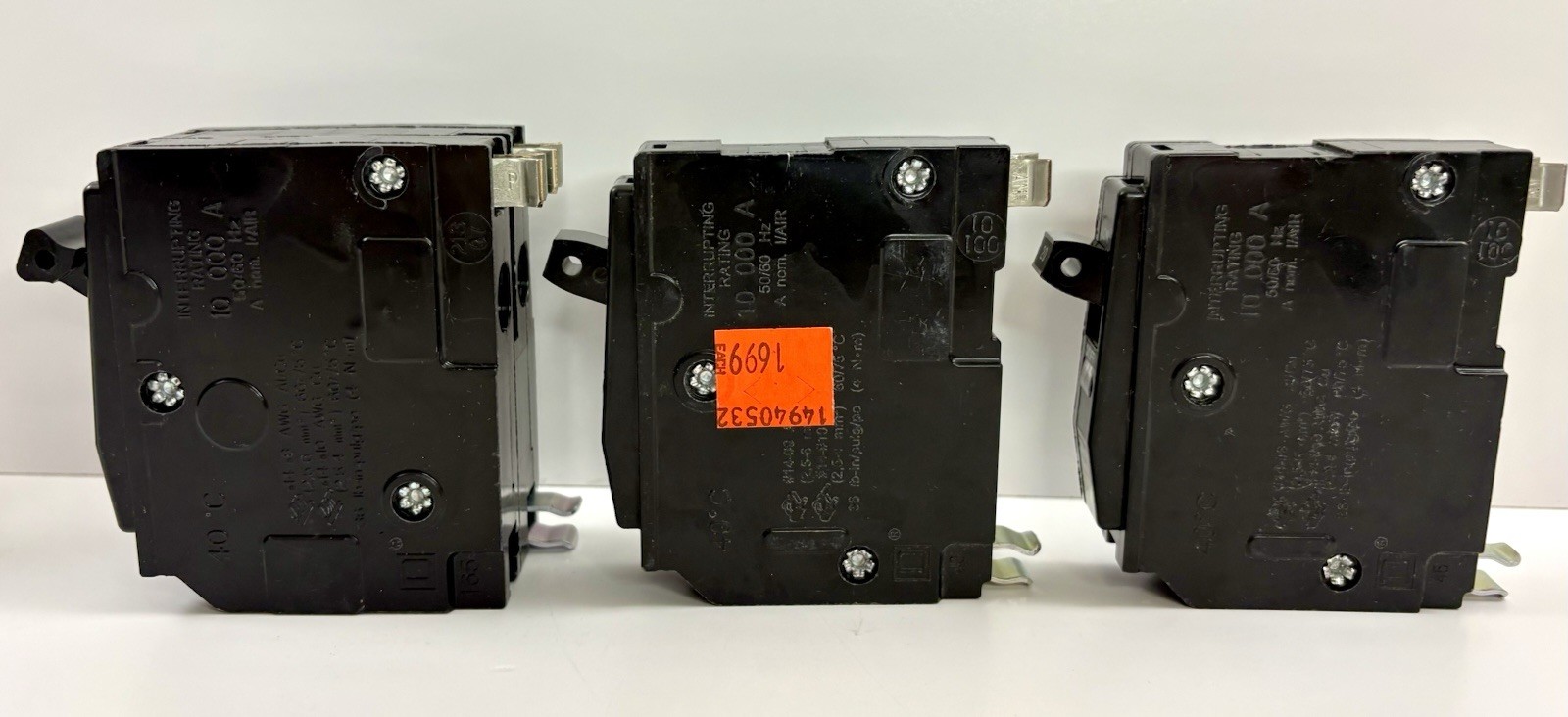 Square D Circuit Breakers 2 – QO120 1 Pole 20 Amp & 1 – 20 Amp 2 Pole QO220C