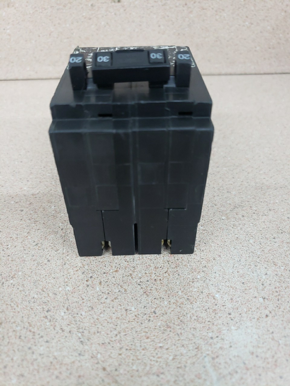 HOMT2020230 Quad Two 1 Pole 20 Amp One 2P 30 Amp Plug In Tandem Breaker SEE PICS