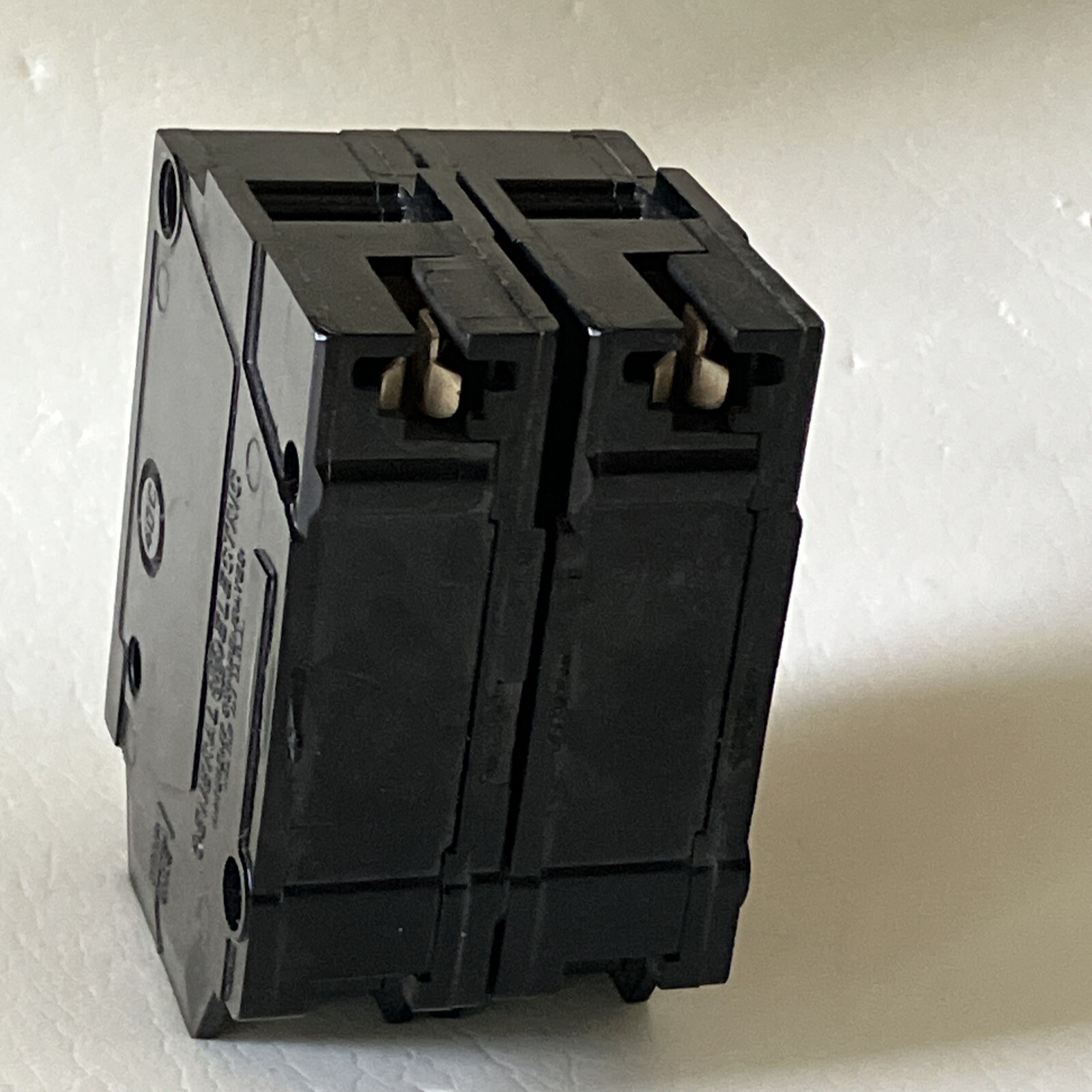 General Electric THQL2120 Circuit Breaker, 2P 20A Old Style Thick Series 20A TQL