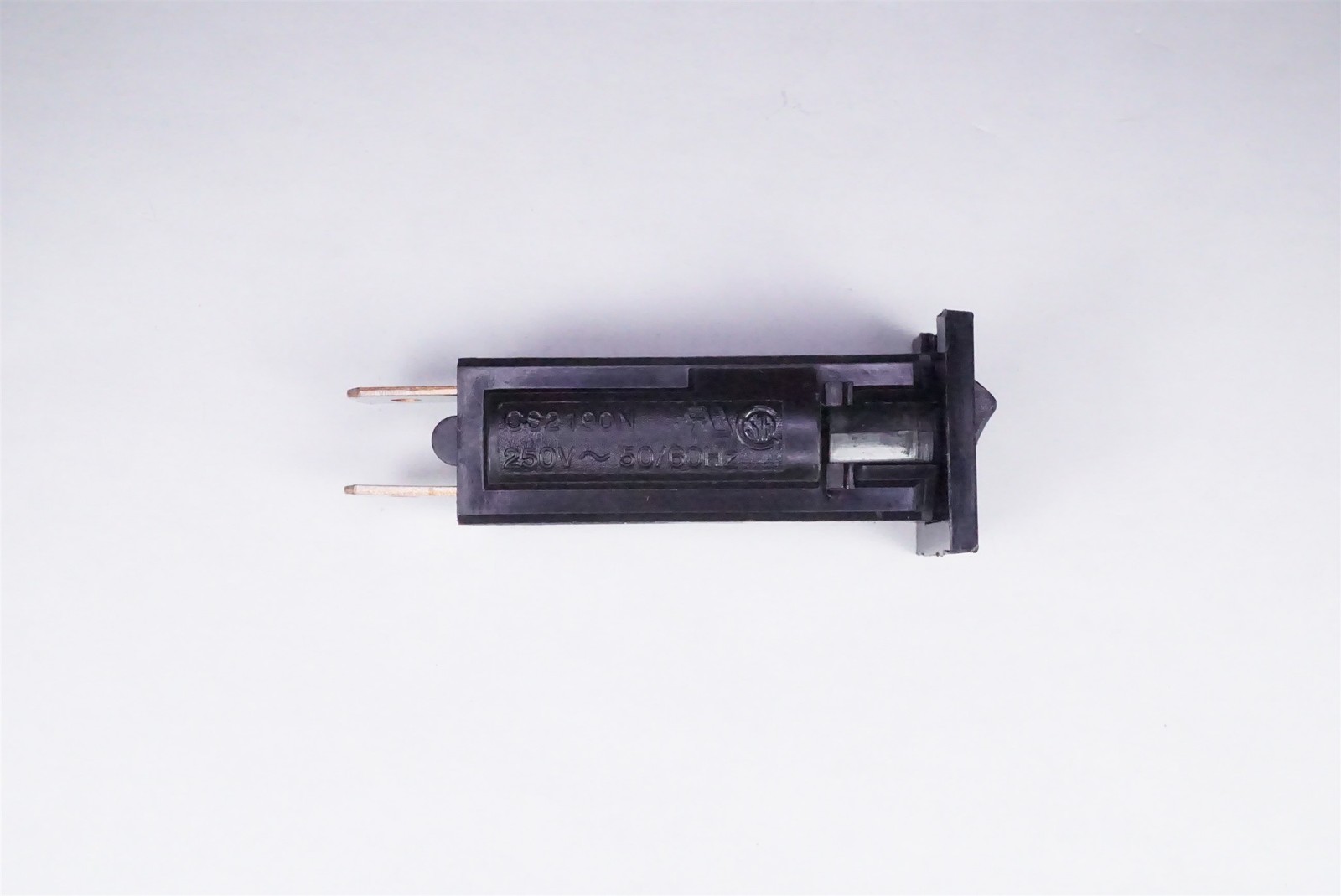 W28-XQ1A-6 Potter & Brumfield Push to Reset Circuit Breaker 32V 6A Panel Mount