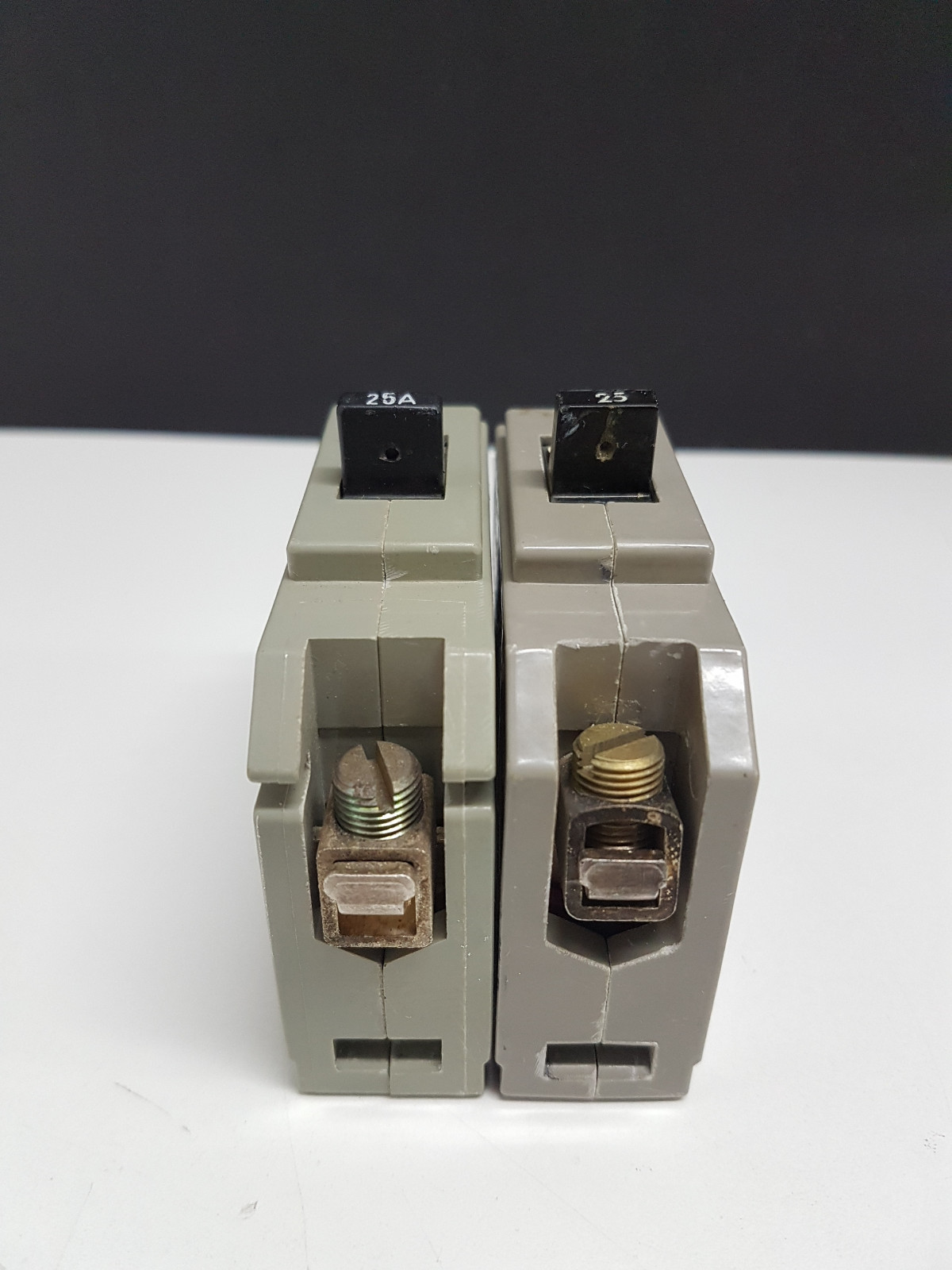 5925-00-549-5359 Circuit Breaker ALB1 25 Amp