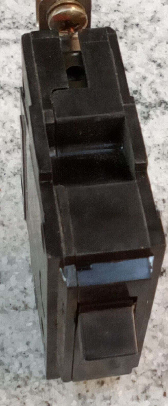 GE/BREAKER/THQB1120/20A/1P/120-240VAC/TYPE THQB/BOLT-ON/GROVE /NEW(L216
