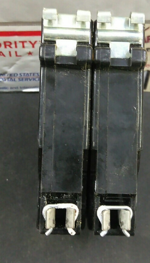 Cutler-Hammer/CH240/40A/2p/120/240VAC/PLUG IN/GROVE SLIDE/Breaker/METAL (3D3UP)
