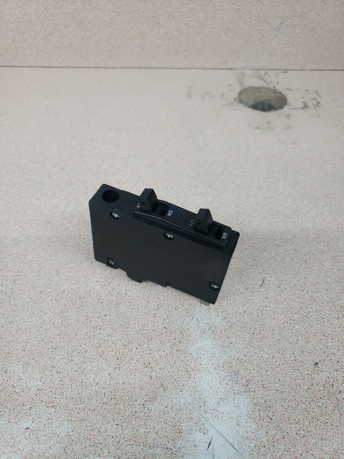 SQUARE D QOT1515 15 Amp 1 Pole PIGGY-BACK CIRCUIT BREAKER METAL HOOK QO1515