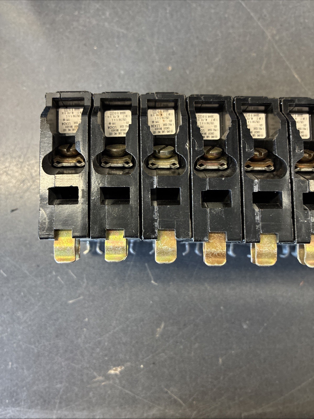 Lot Of 10 Square D QO 120 Circuit Breakers 120 / 240 Vac 20 Amp Single Pole
