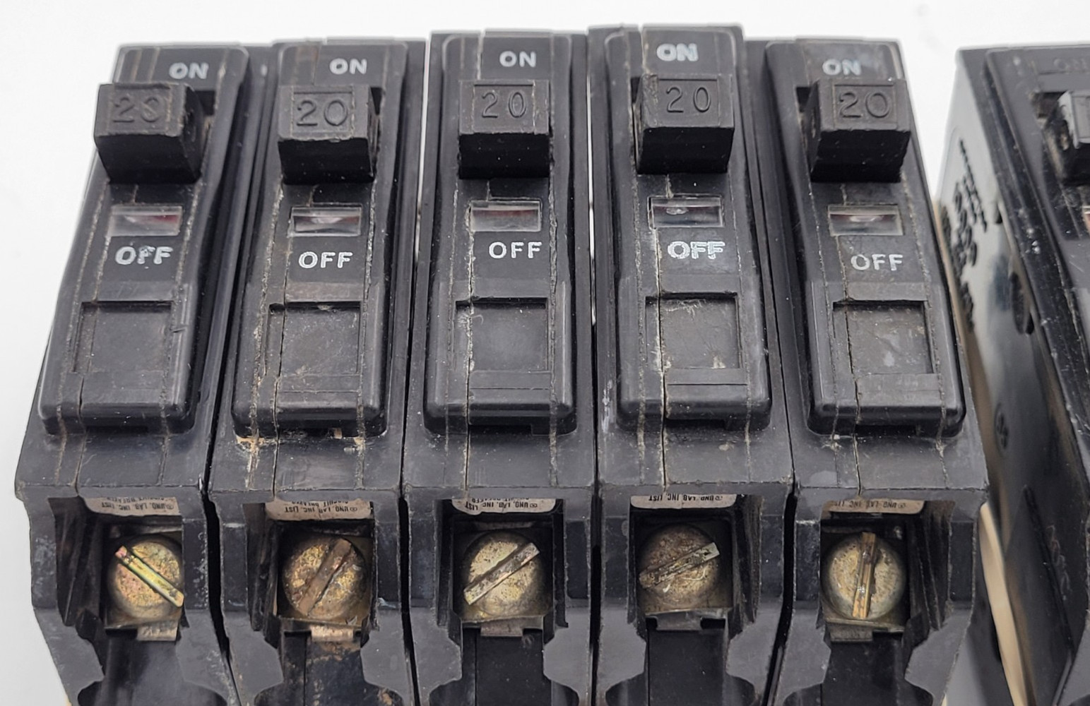 Square D QOB120 20A 1-Pole Bolt On Circuit Breakers Type QOB (Lot of 10) USED