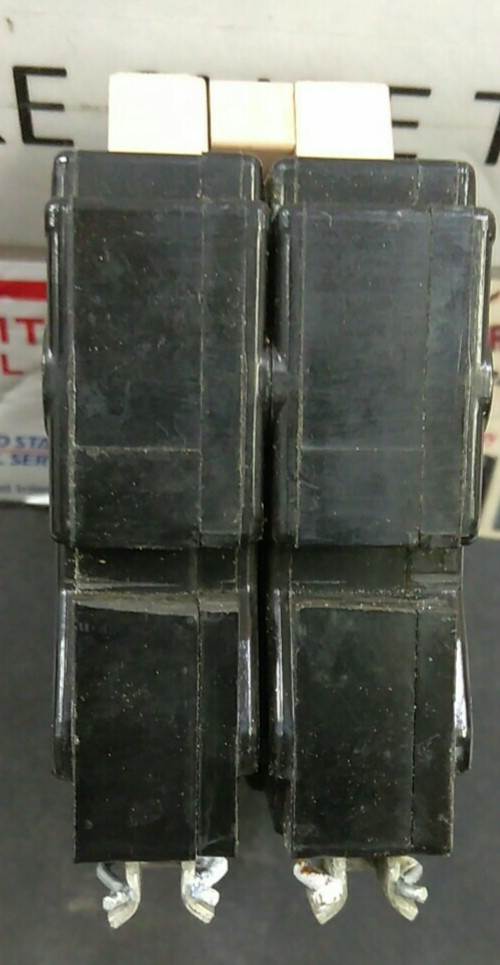 Cutler-Hammer/CH240/40A/2p/120/240VAC/PLUG IN/GROVE SLIDE/Breaker/METAL (3D3UP)