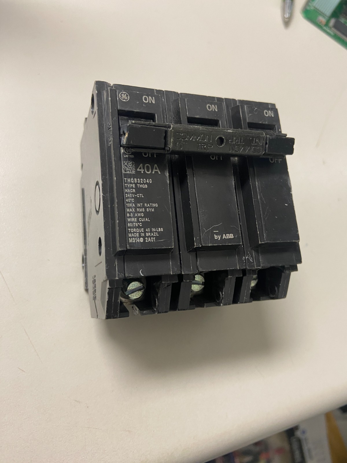 GENERAL ELECTRIC GE BY ABB THQB32040 40A 240VAC 3POLE BOLT-ON CIRCUIT BREAKER