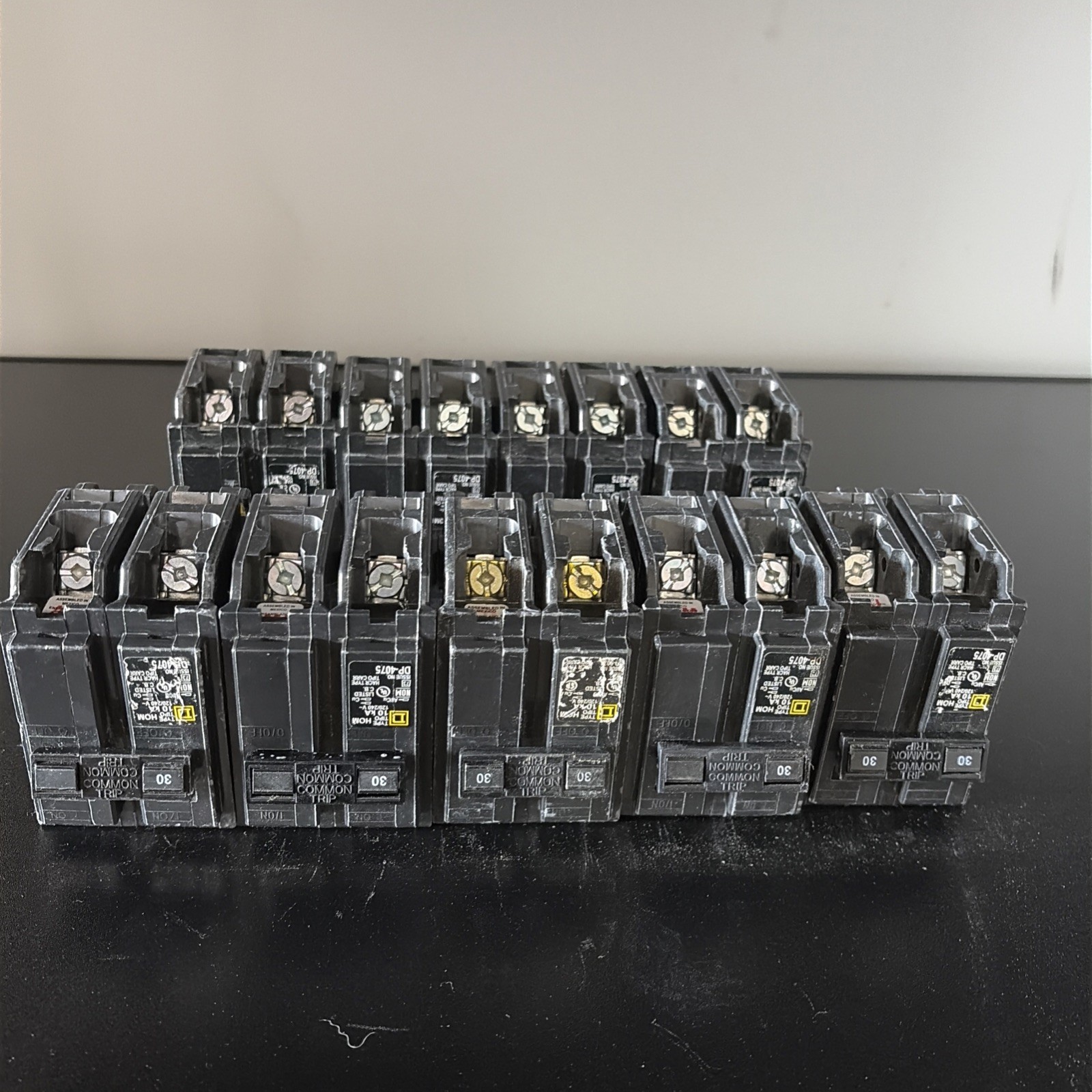 Square D (LOT OF 9 TOTAL BREAKERS) 2-POLE-30AMP HOM230 (TESTED) (1YR WARRANTY)
