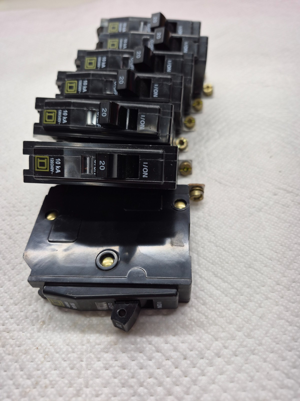 LOT OF 7 – SQUARE D QOB120 Circuit Breakers, 20a, 120/240V, 1P, 10kA, Bolt-In