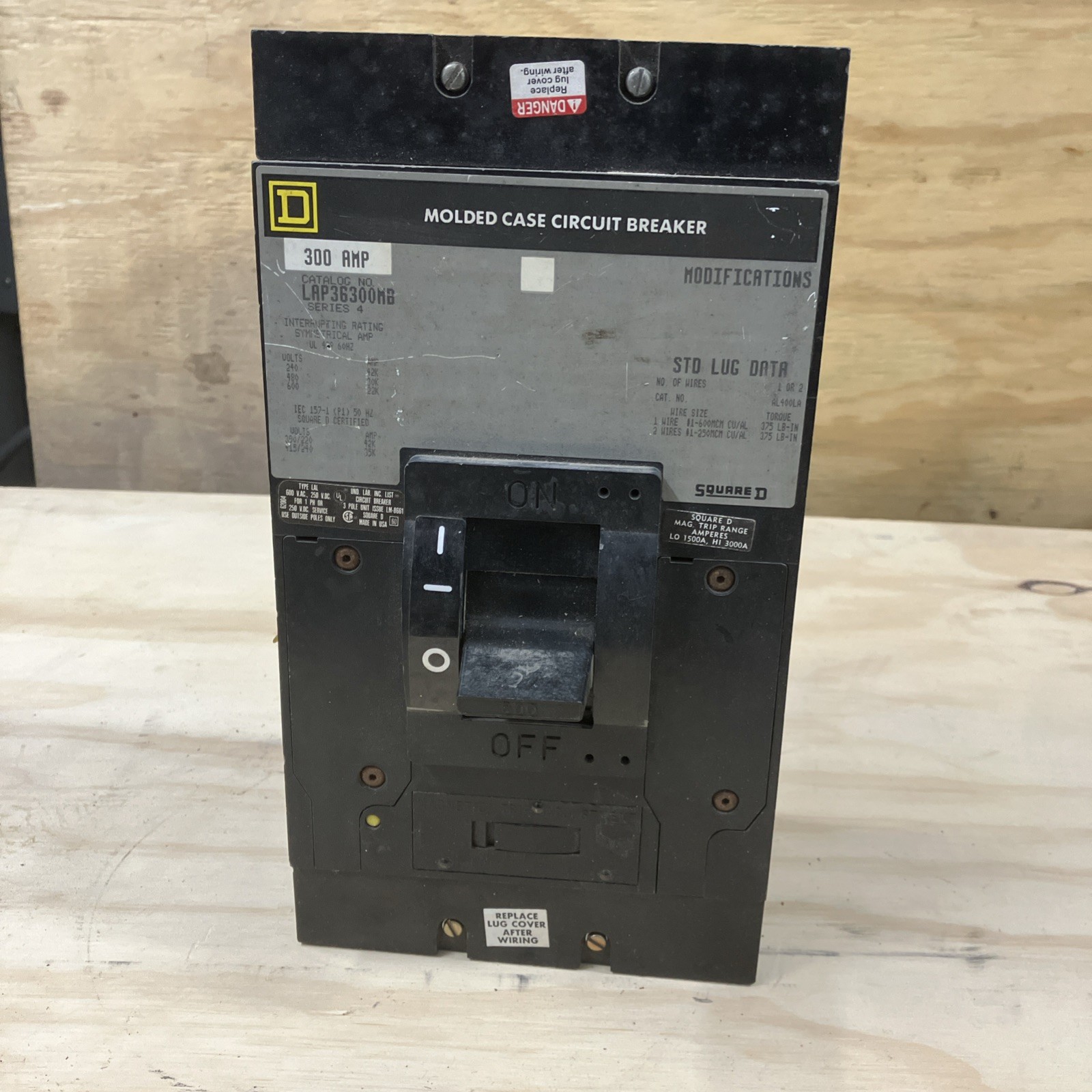 LAP36300MB-SQ D 300A AMP 3P POLE 600V 30kA@480V FEED THRU MAIN BREAKER