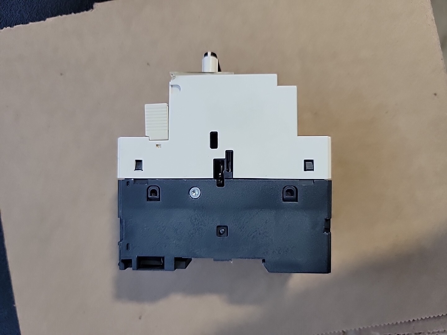 Schneider Telemecanique GV2-P08 Circuit Breaker Motor 120-600VAC 2.5-4A 3 Pole