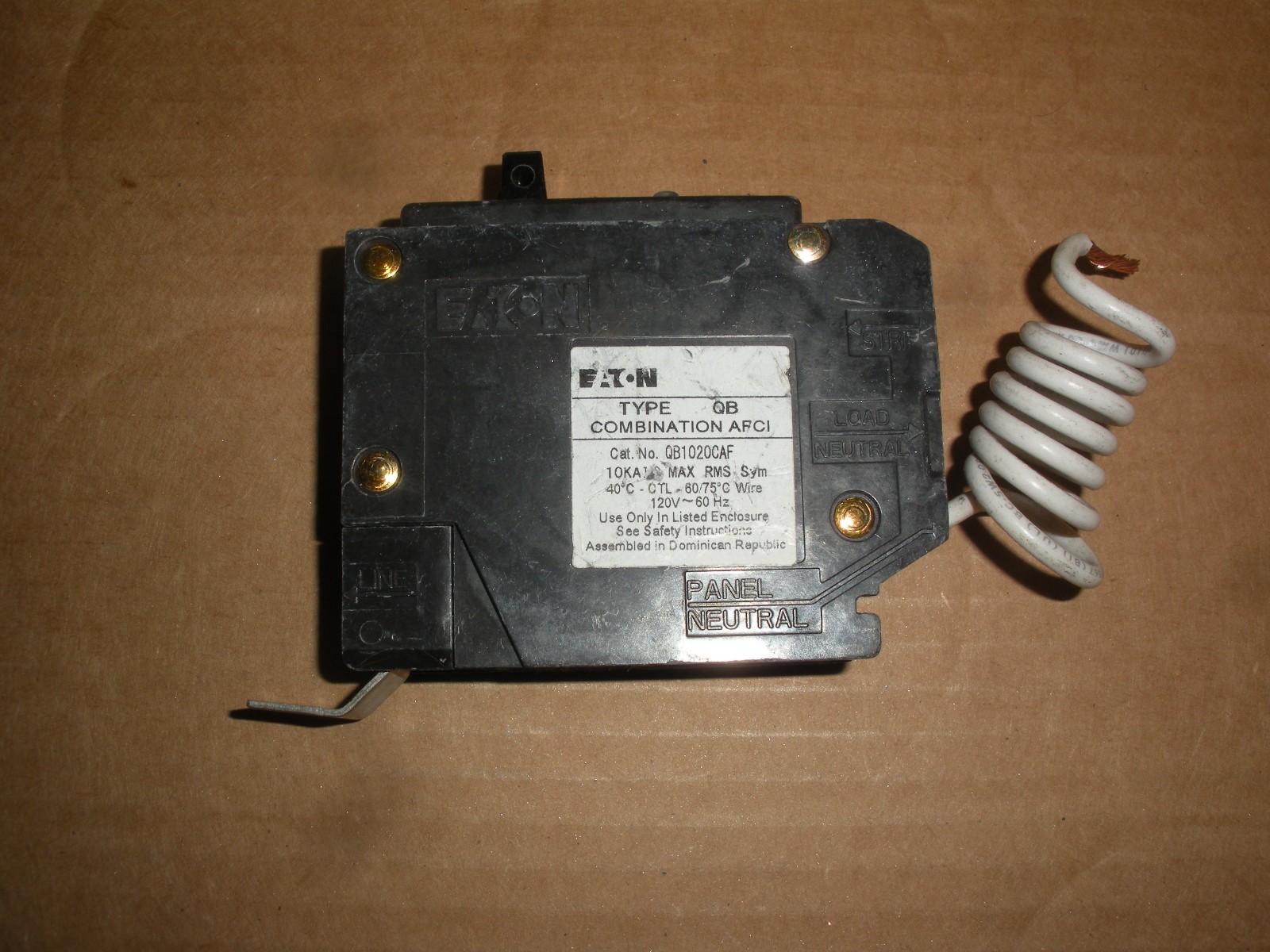 Eaton QB1020CAF 20A arc fault circuit breaker 125vac bolt on