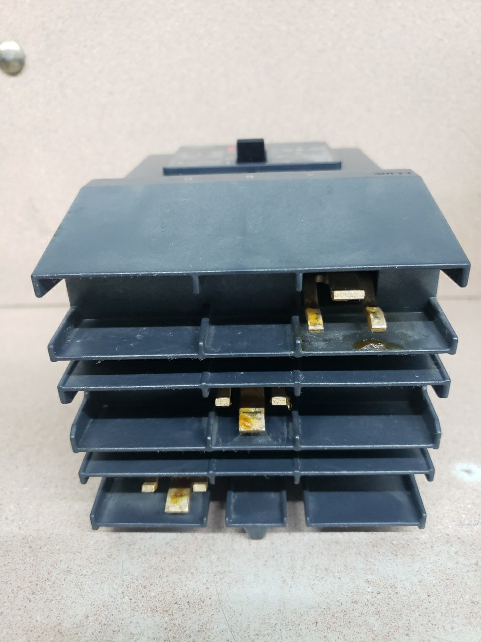 SQUARE D BJA36090 90 AMP 3 POLE 600V 65KA POWERPACT CIRCUIT BREAKER