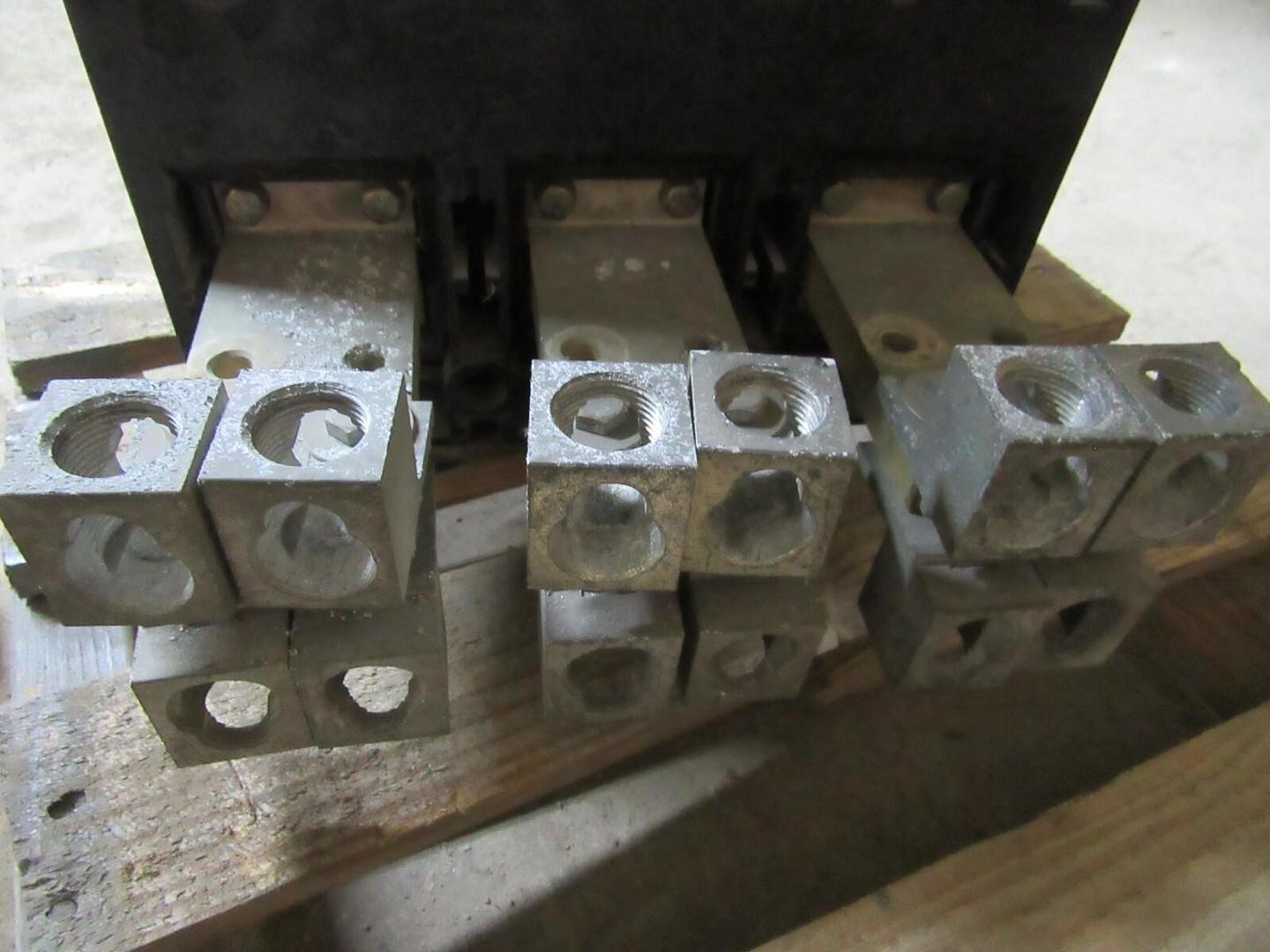 WESTINGHOUSE PB 2500 AMP FRAME CIRCUIT BREAKER PB32500F 3 POLE PB32500F 600 VAC