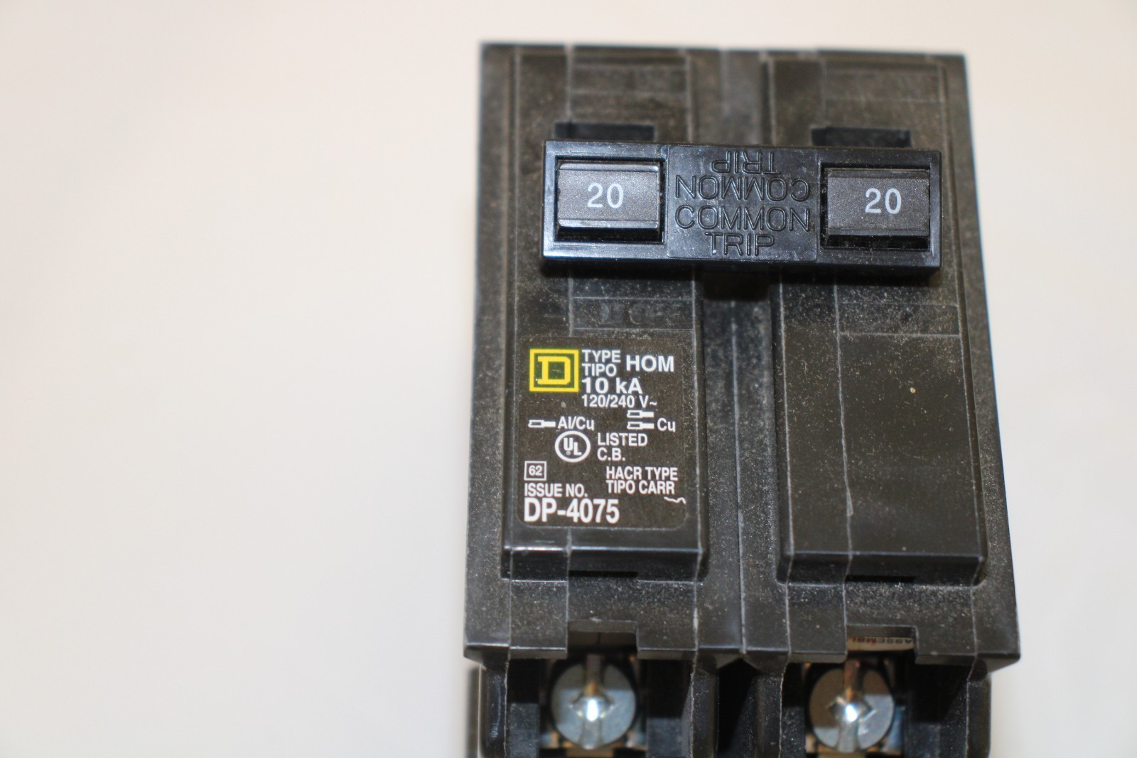 A LOT OF 8 SQAURE D HOMELINE 2 POLE 20AMP CIRCUIT BREAKER DP-4075 “NEW” #3