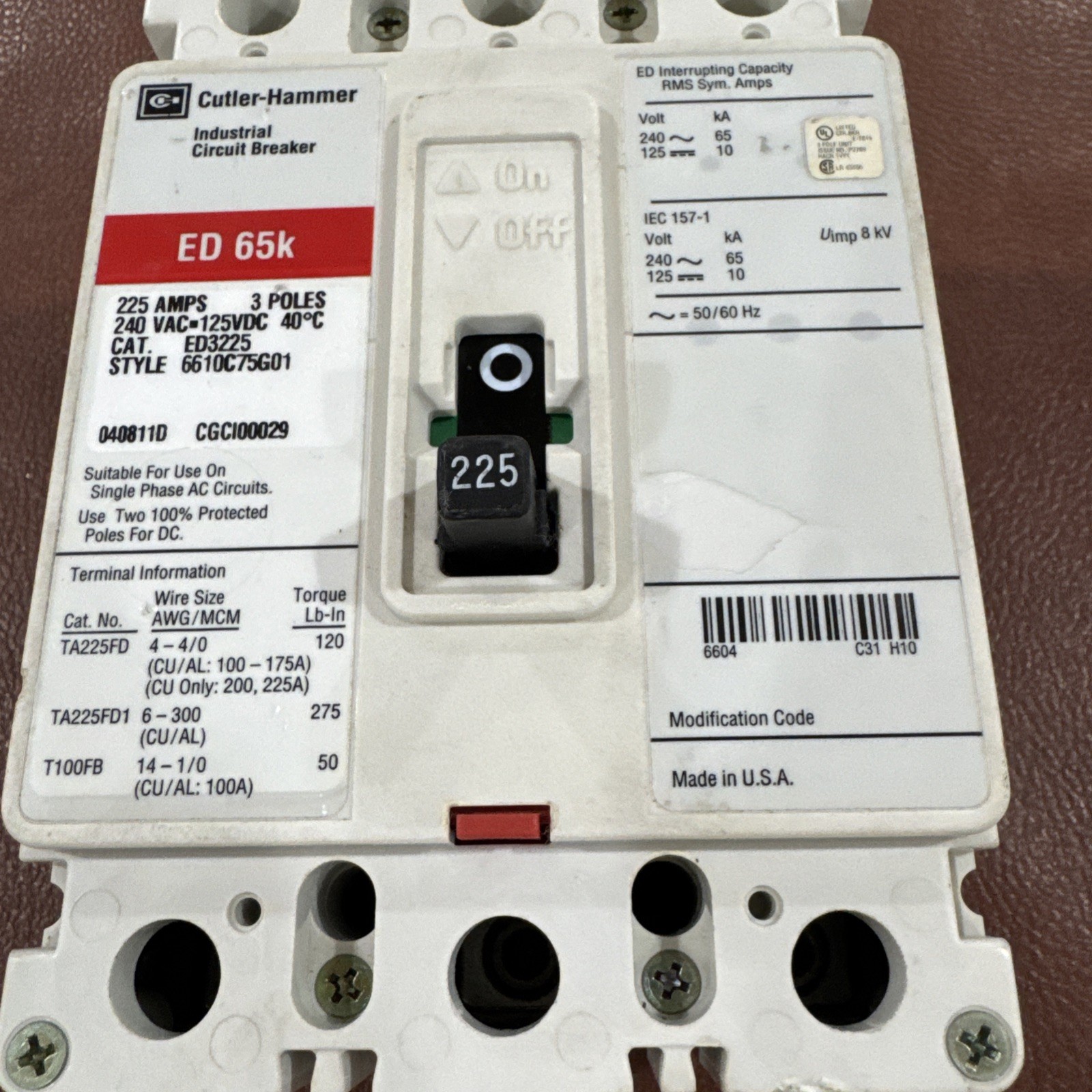 Eaton Cutler Hammer ED 65k ED3225 3 Pole 225 Amp Circuit Breaker 3P 225A 240VAC