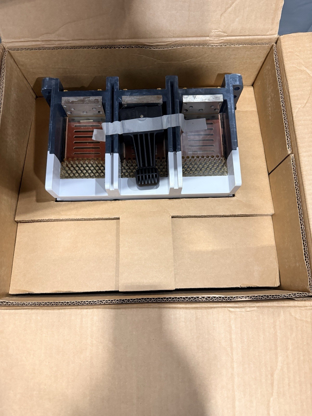 Eaton RGH 65K Industrial Circuit Breaker 1600A 690VAC 3 Pole Push To Trip