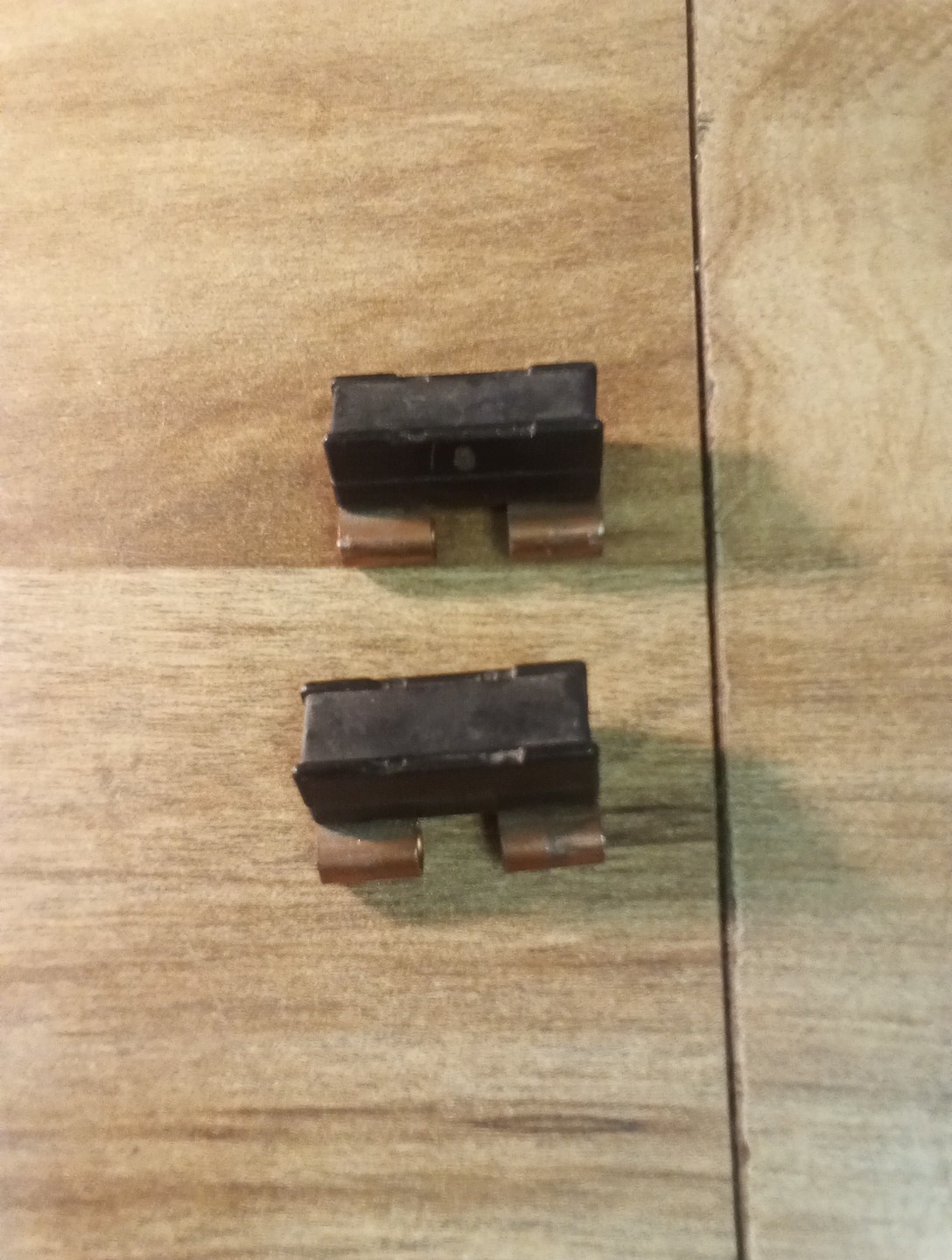 Lot Of 2 Unbranded 12V 10A Circuit Breaker F379