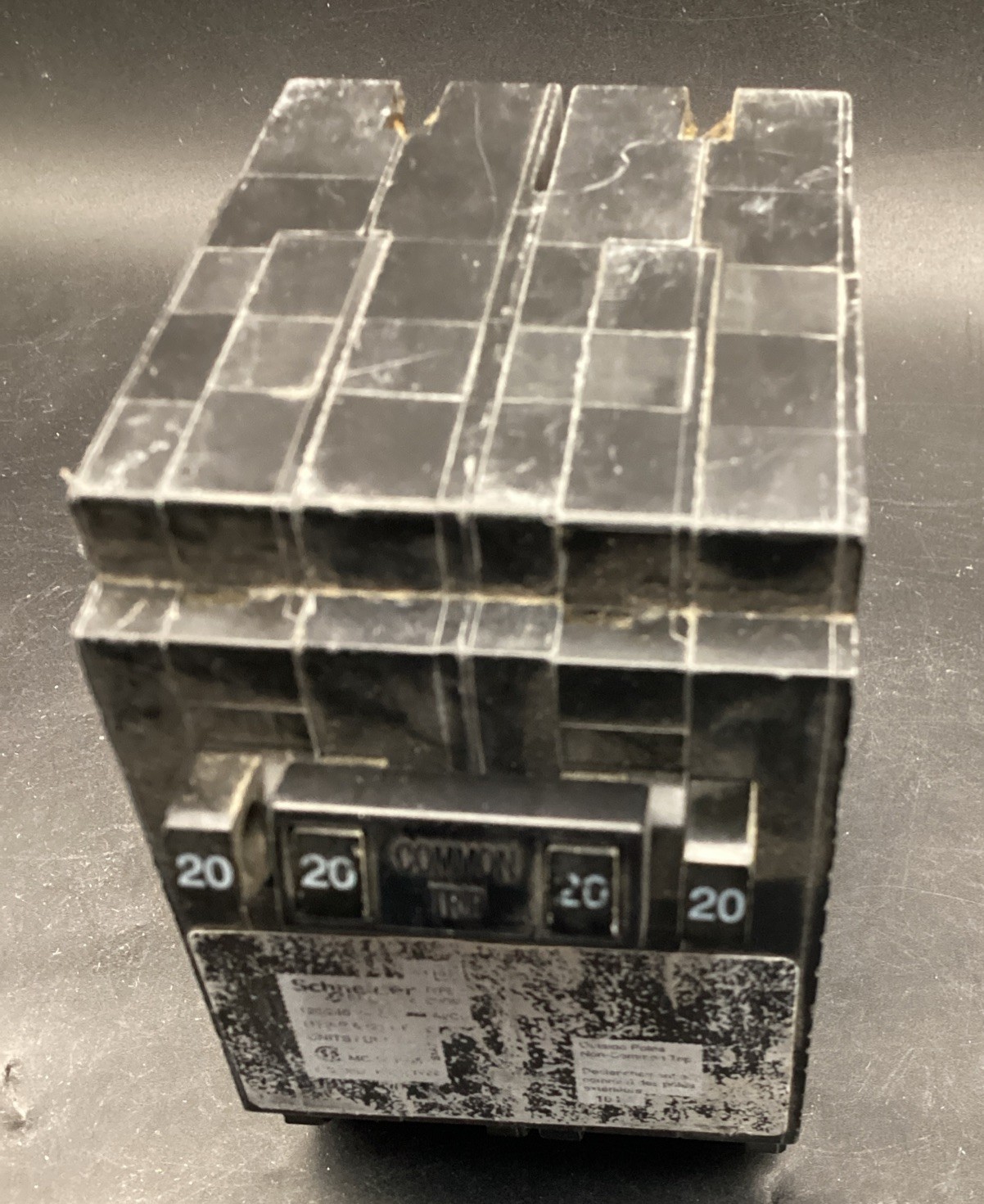 Used SquareD Homt2020220 20 AMP CIRCUIT BREAKER QUAD POLE 120/240 VAC ⚪️