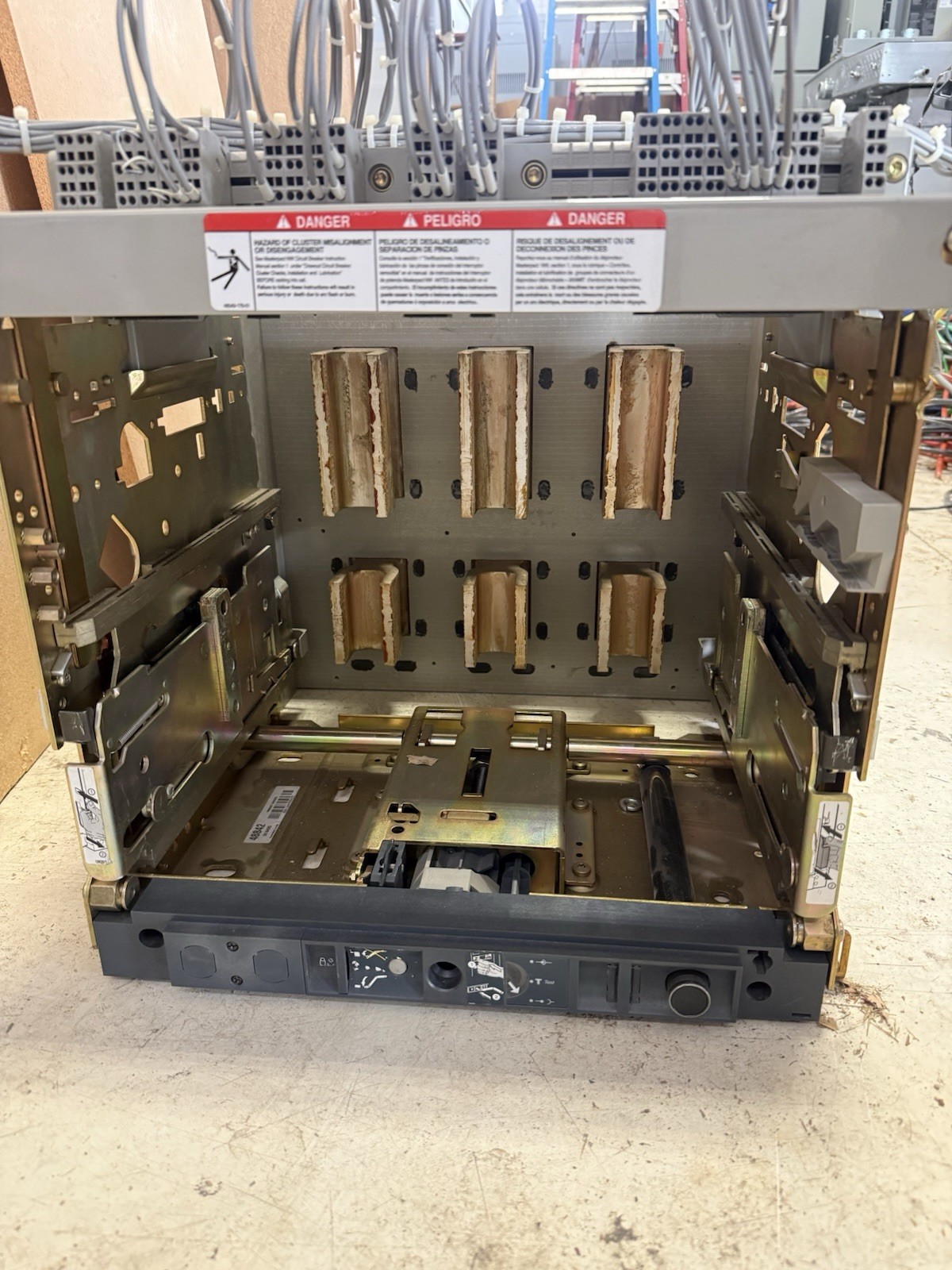 Square D MasterPact 3000 Amp Cradle 48842 Chassis For NW Breakers