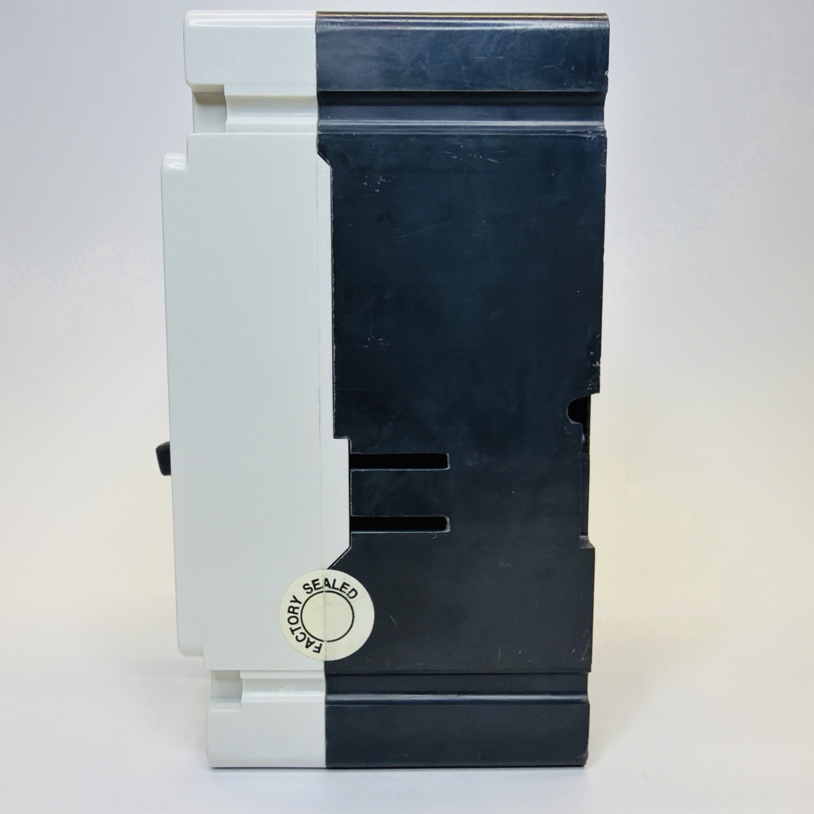 ***NEW UNUSED*** Cutler-Hammer HFD3040 40A 600VAC 3 Pole Circuit Breaker