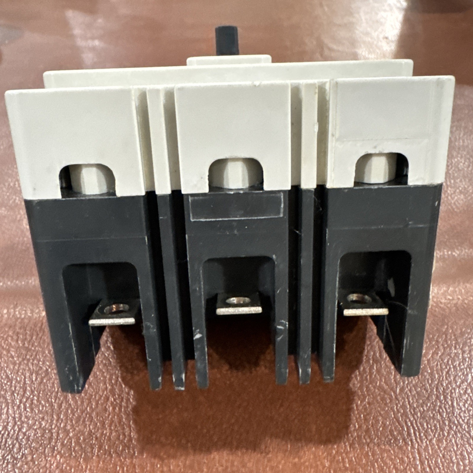 Eaton Cutler Hammer ED 65k ED3225 3 Pole 225 Amp Circuit Breaker 3P 225A 240VAC