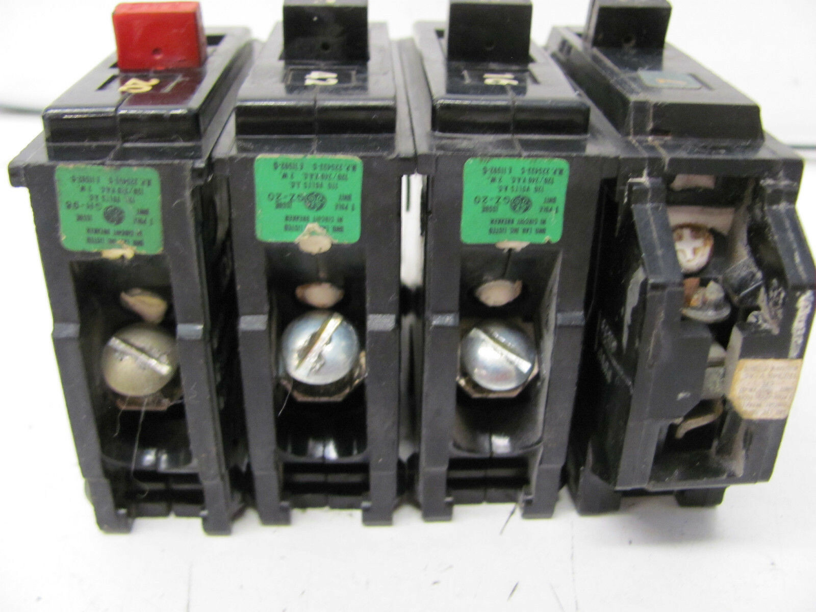 LOT OF 4 GENERAL ELECTRIC CIRCUIT BREAKERS TQL / THQL1120 120VAC/240VAC 20A USED