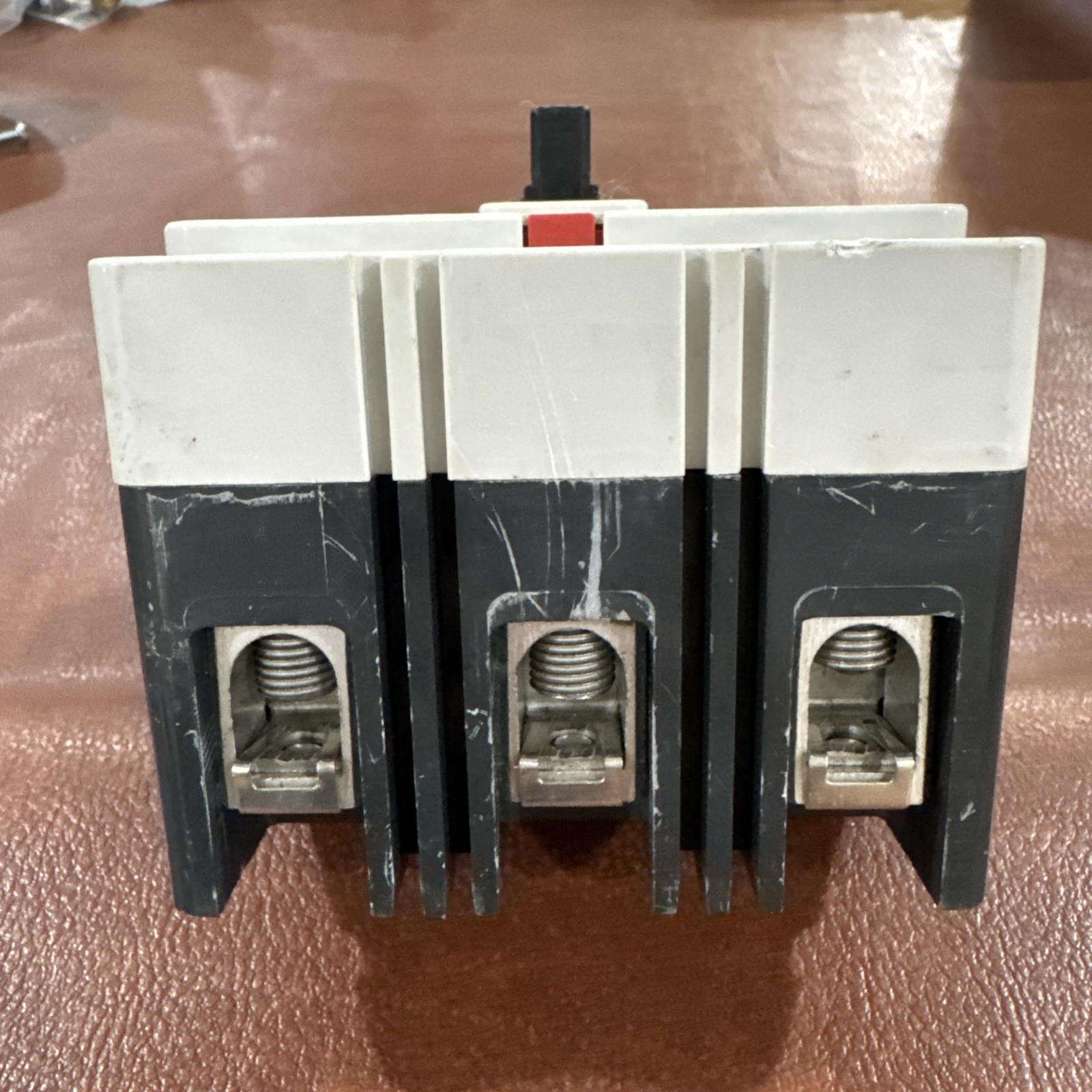 Eaton Cutler Hammer ED 65k ED3225 3 Pole 225 Amp Circuit Breaker 3P 225A 240VAC
