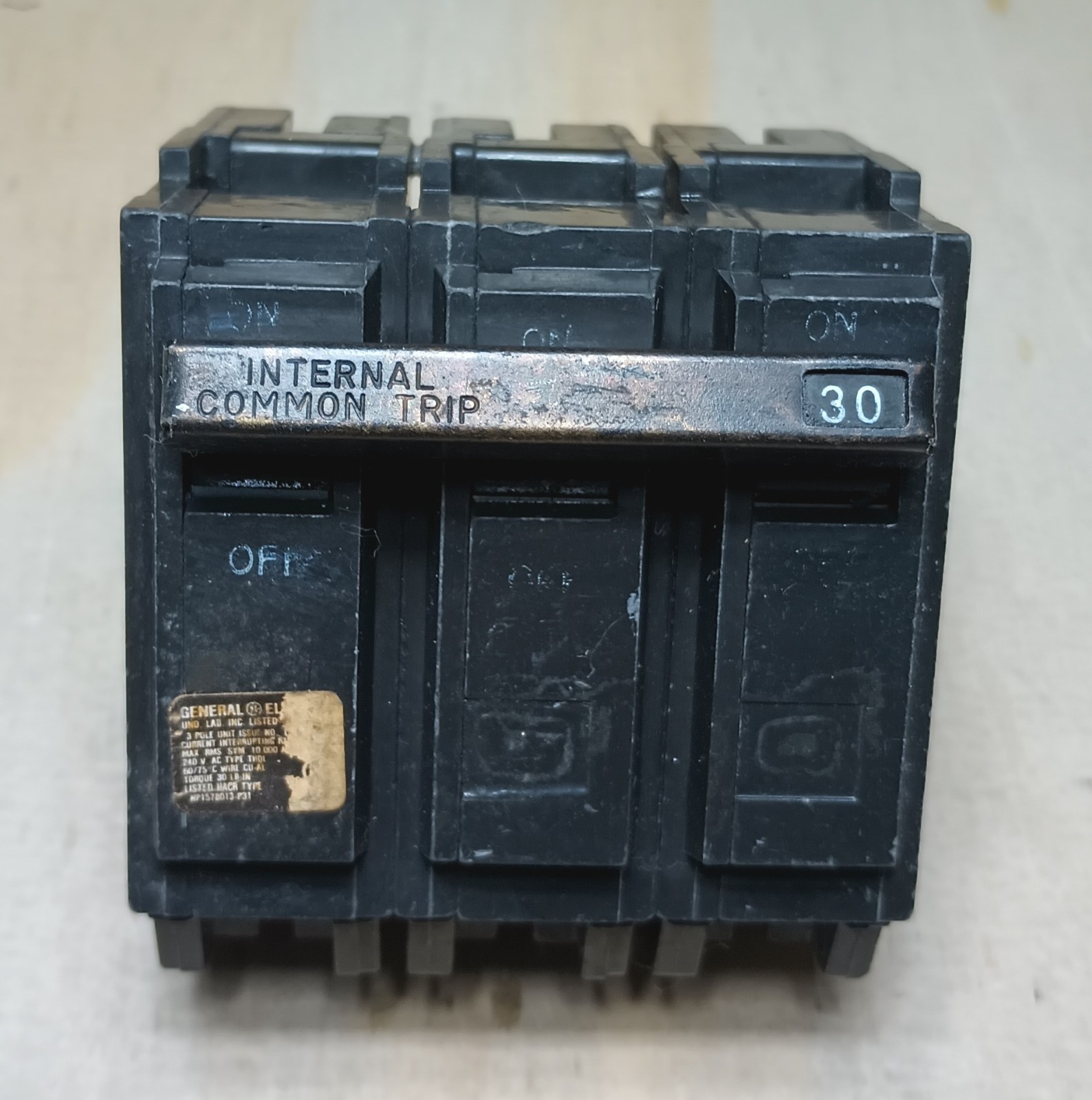GE THQL32030 Circuit Breaker