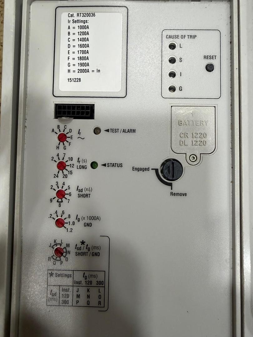 EATON YORK RGC-C CIRCUIT BREAKER 224-38096-001 1600 AMP 690 VAC W/ SHUNT TRIP