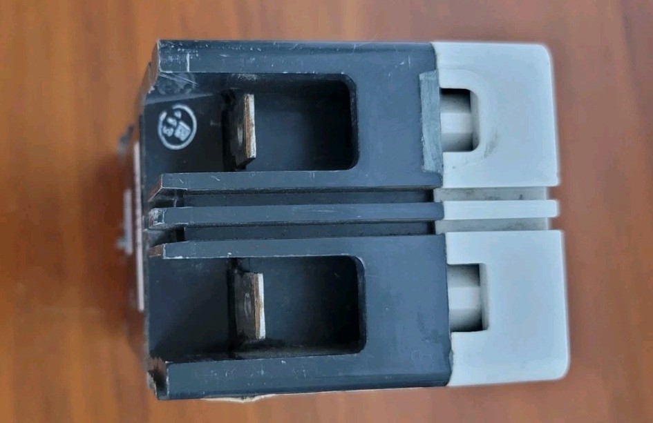 Eaton Cutler-Hammer EHD2020 Circuit Breaker EHD14K 20A, 2P, 480 VAC 250 VDC