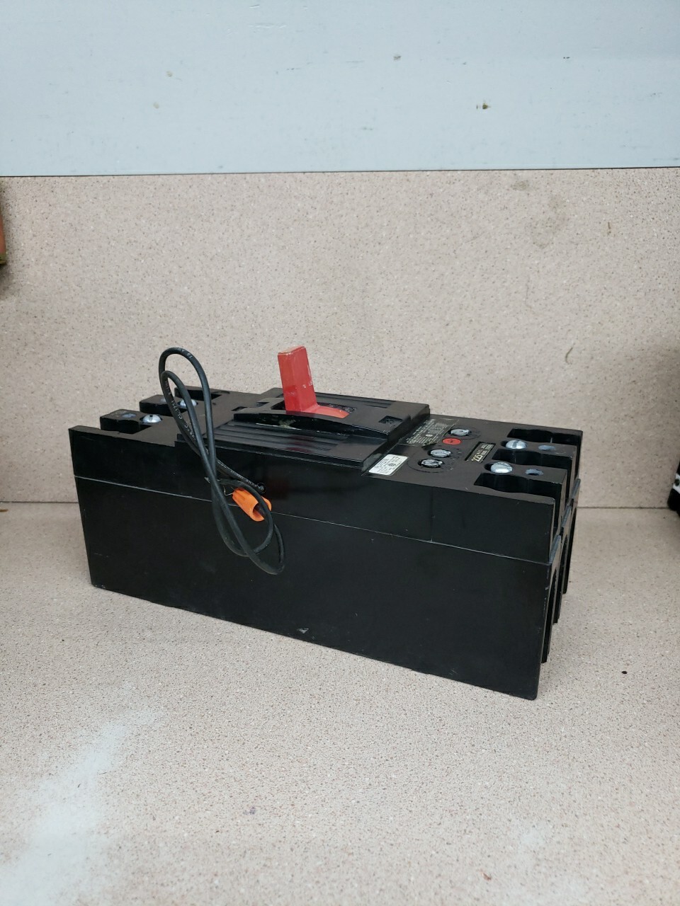 GE TFK236F000 225 A 600V 3 POLE CIRCUIT BREAKER w/ 225AMP TRIP