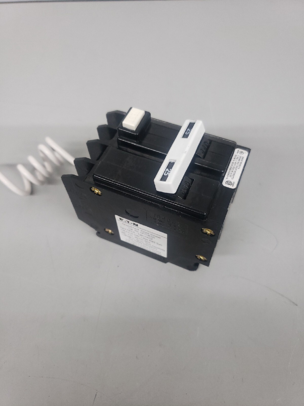 CHIPPED Eaton GFTCB225 Ground Fault Circuit Breaker 2 Pole 25A 120/240V