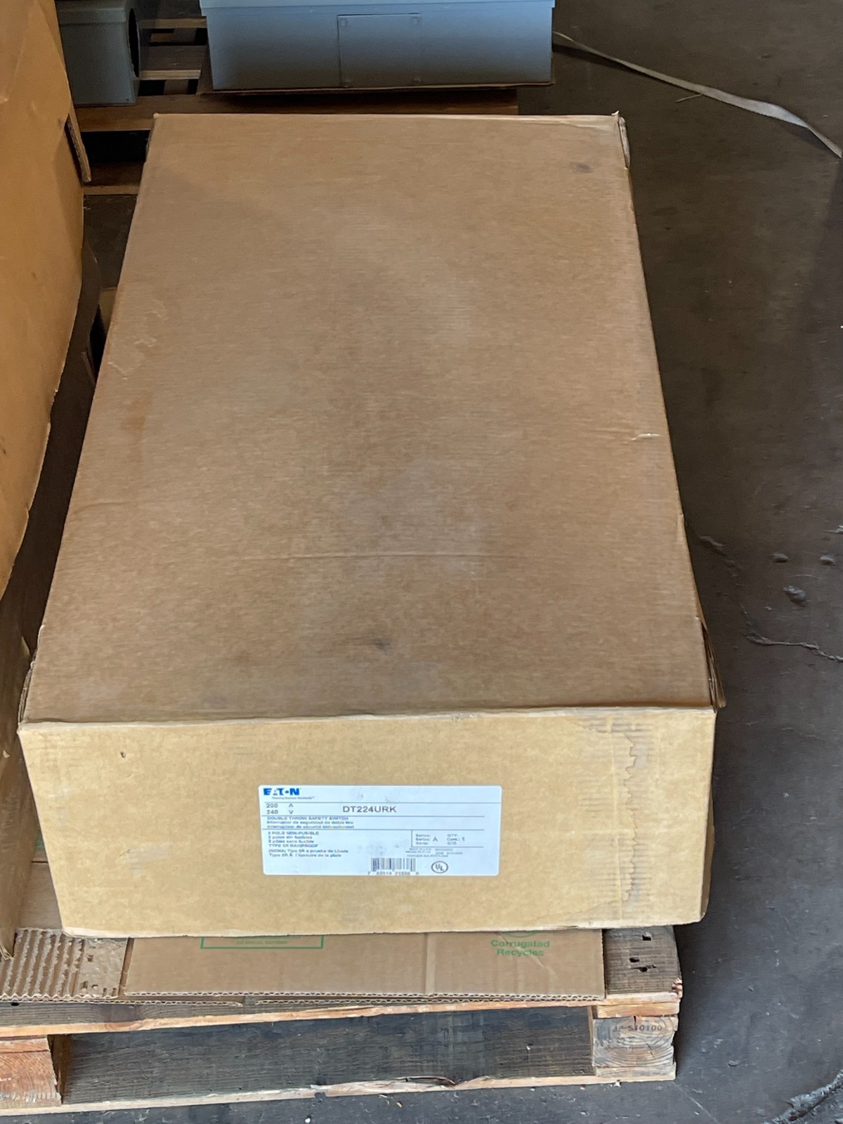 Eaton : DT224URK Double Throw Safety Switch. Type 3R Enclosure. Unused.. # 4