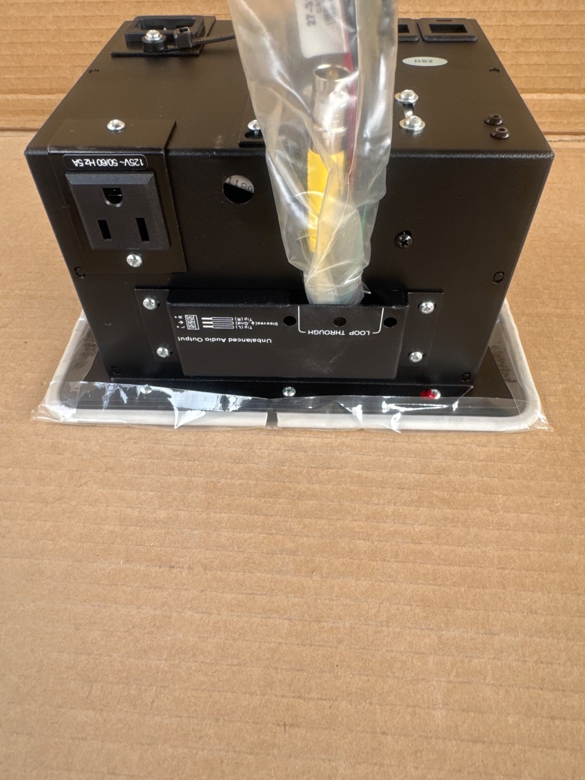 Extron HSA 200S UNIVERSAL-BLACK 60-705-0J Hideaway Surface Access Box – Compact
