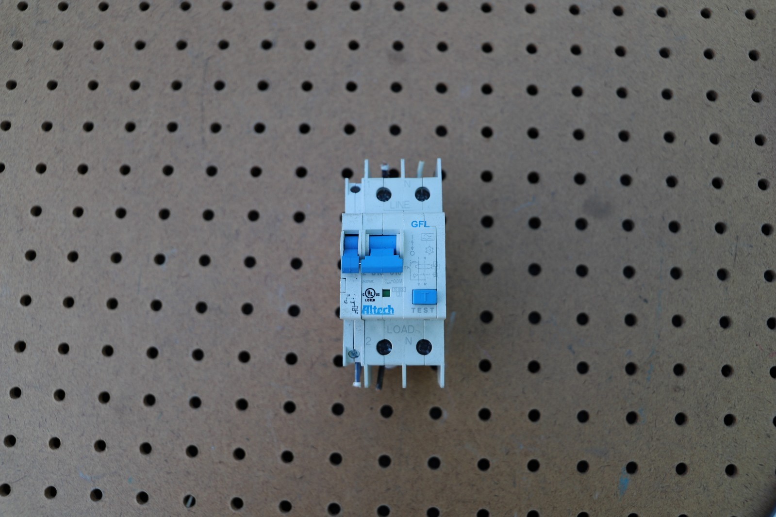 ALTECH GFL 240VAC THERMAL MAGNETIC CIRCUIT BREAKER!