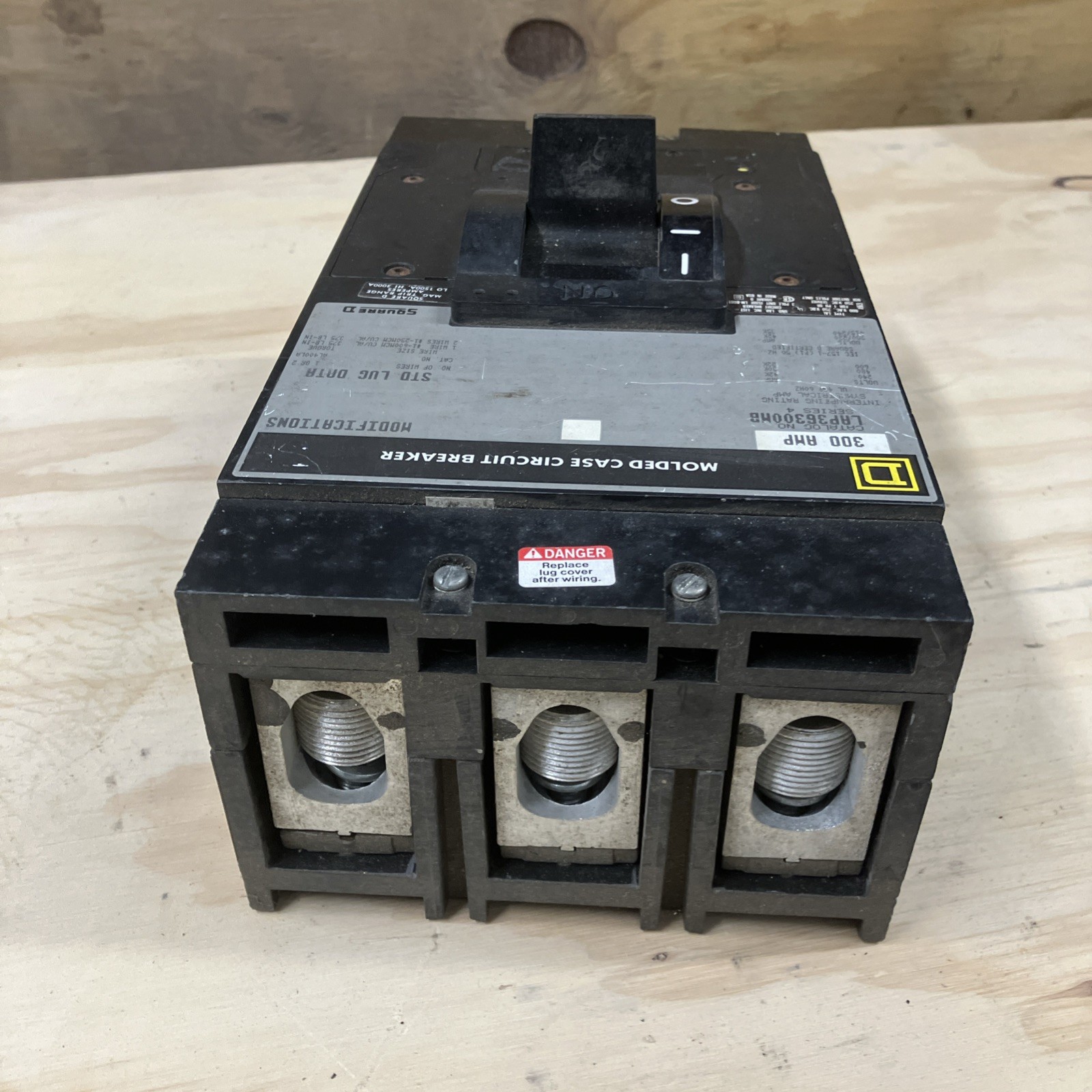 LAP36300MB-SQ D 300A AMP 3P POLE 600V 30kA@480V FEED THRU MAIN BREAKER