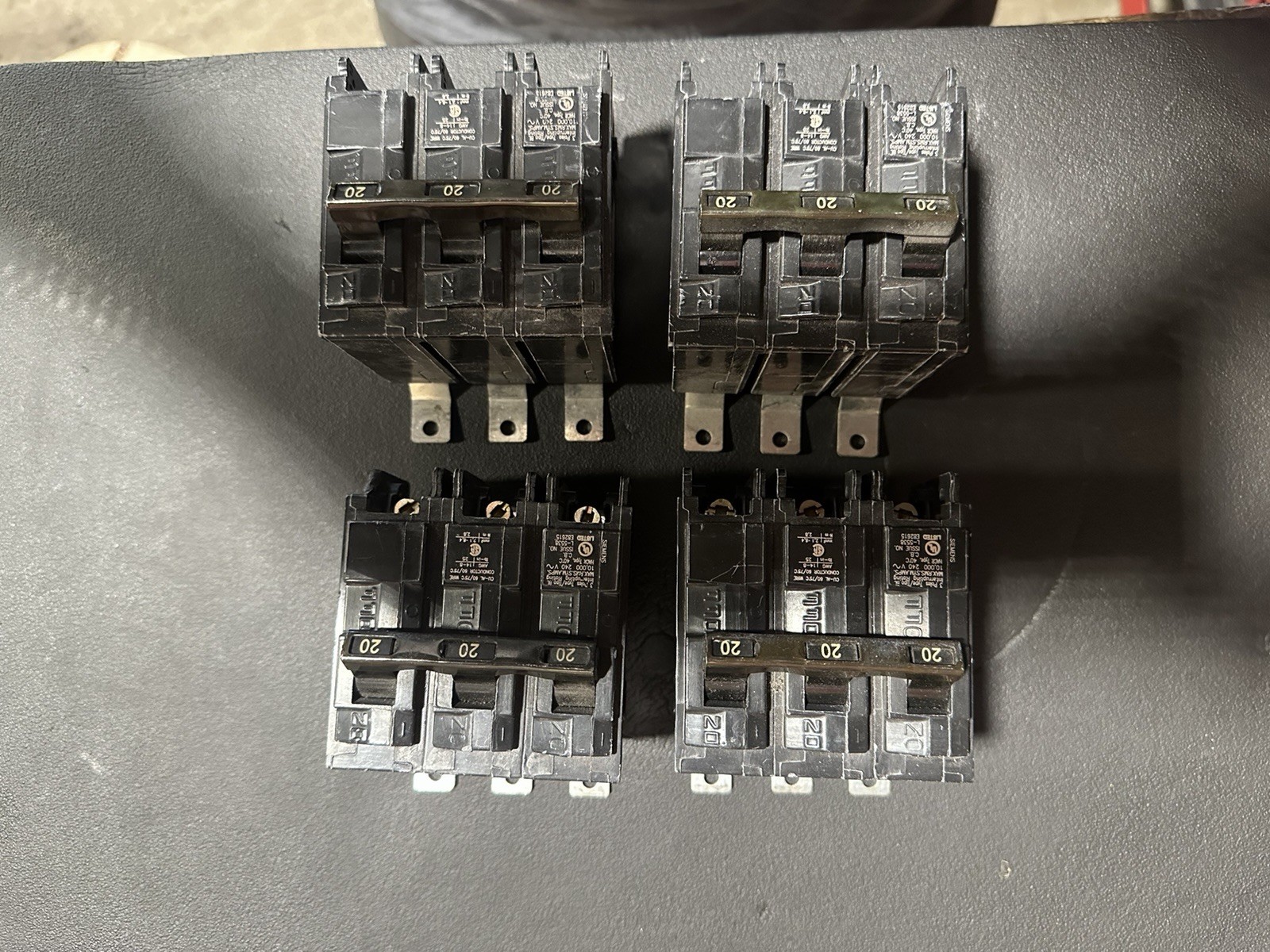Siemens BQ3B020 3-Pole Circuit Breaker 20A AC Plug-In/On Trip Indicator Lot 4