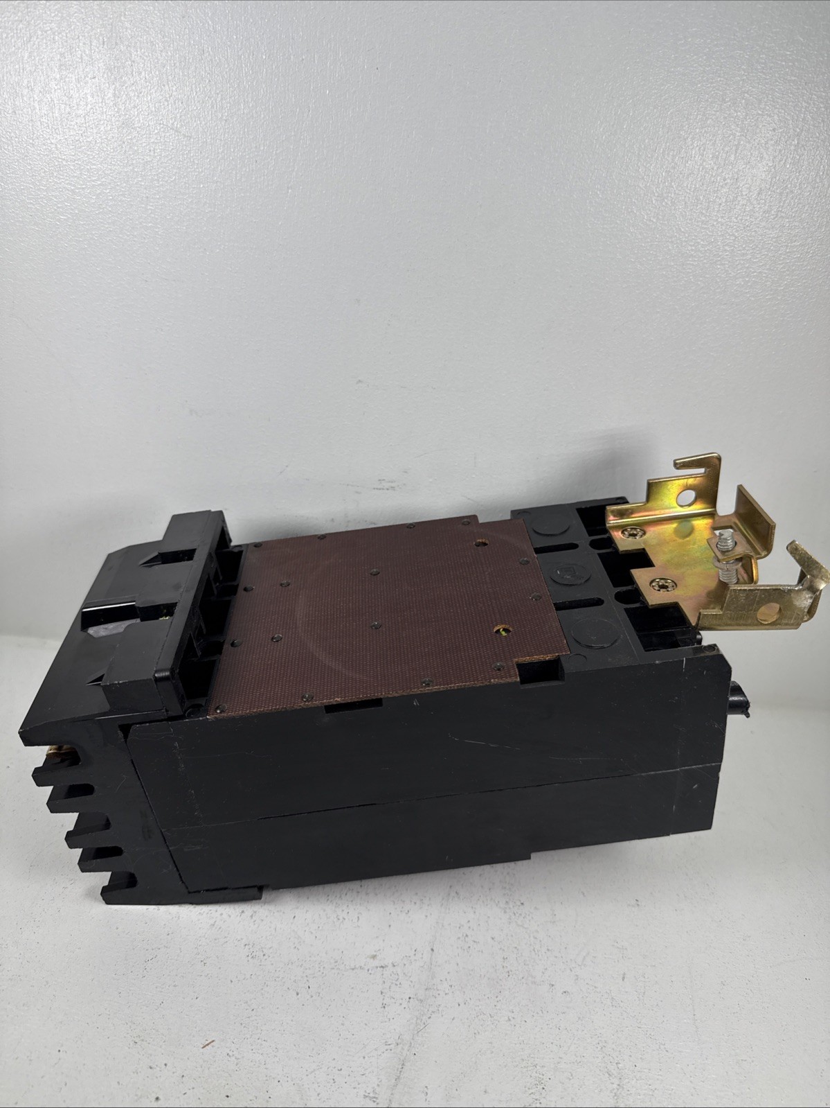 Square D KA36125 molded case circuit breaker. 600V AC and 250V DC