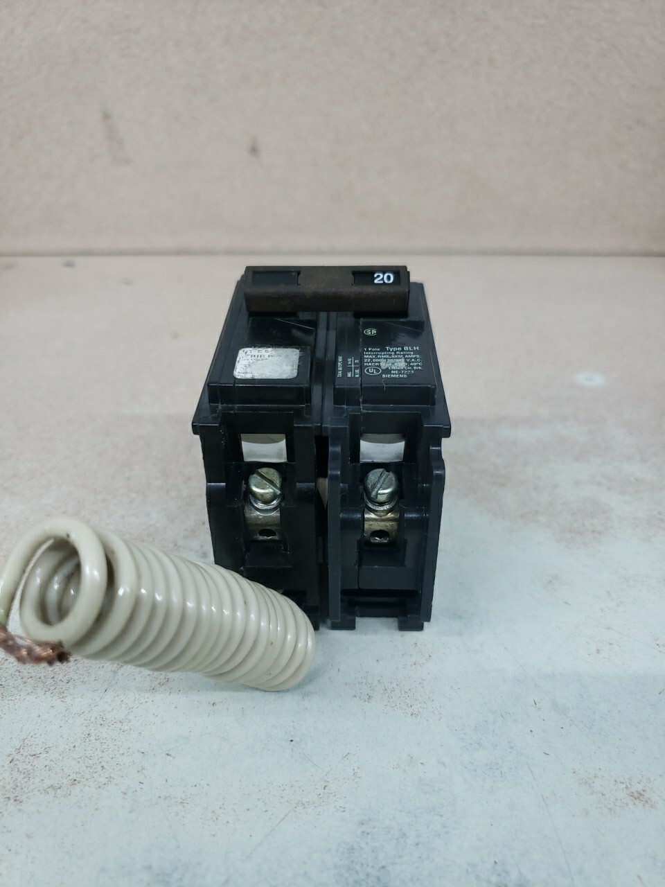 1)Siemens B120H00S01 Circuit Breaker 20 Amp 1P 120V 22K W/SHUNT CIRCUIT