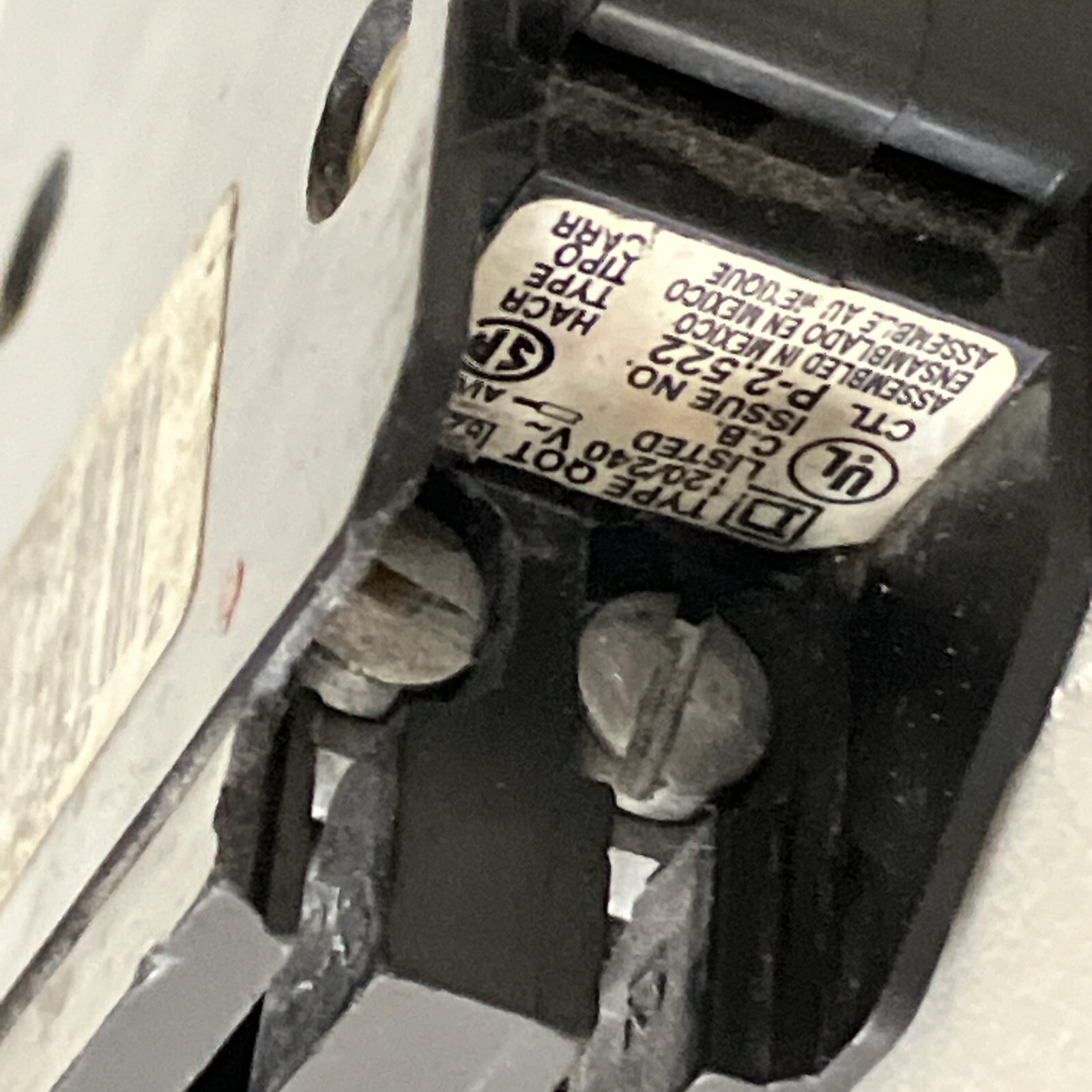 Square D QOT2020 20 Amp 1 Pole 120 Volt Side by Side with Metal HOOK Flaw CHIP